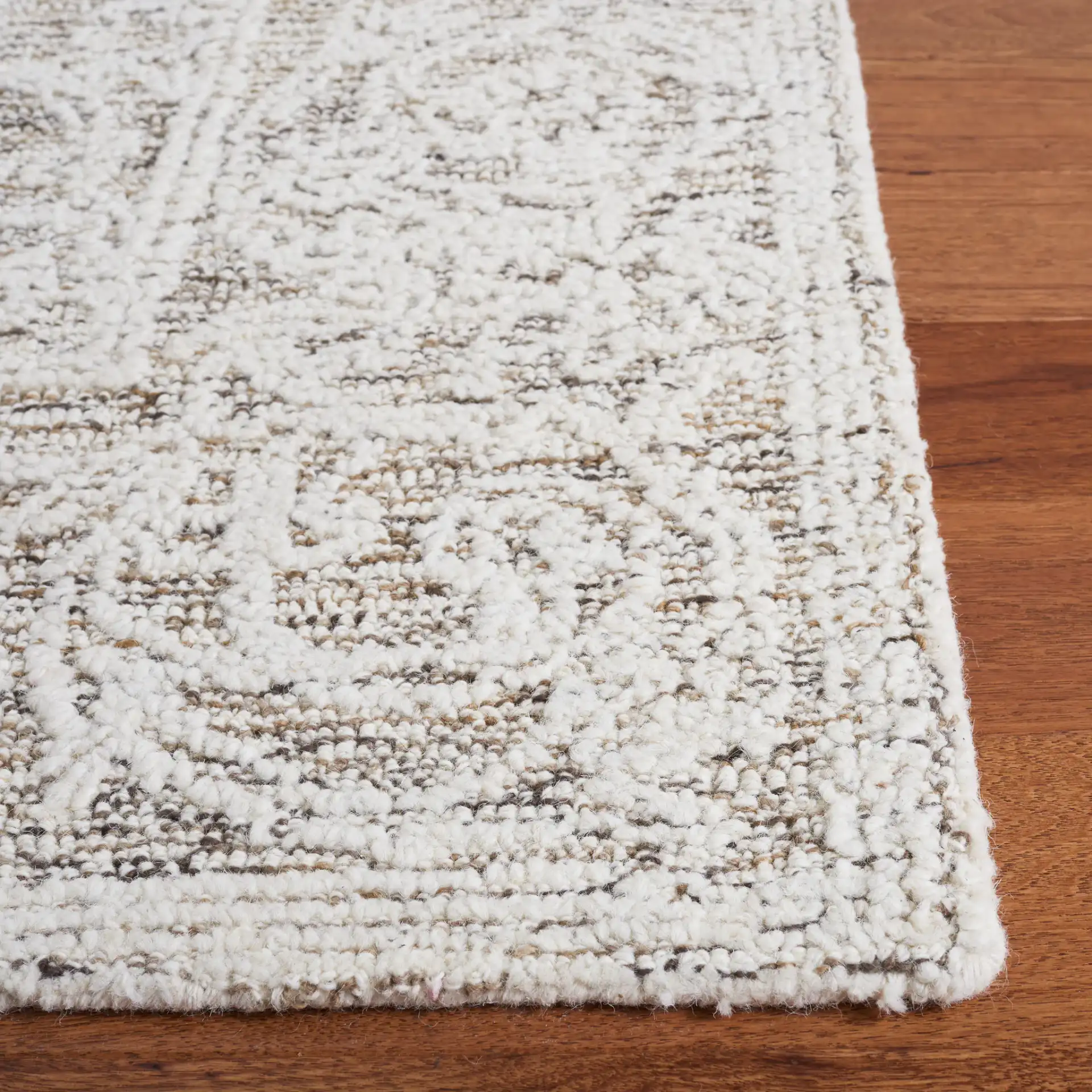 Abstract Transitional Damask Hand-Tufted Wool Rug in Ivory / Brown in a styled room