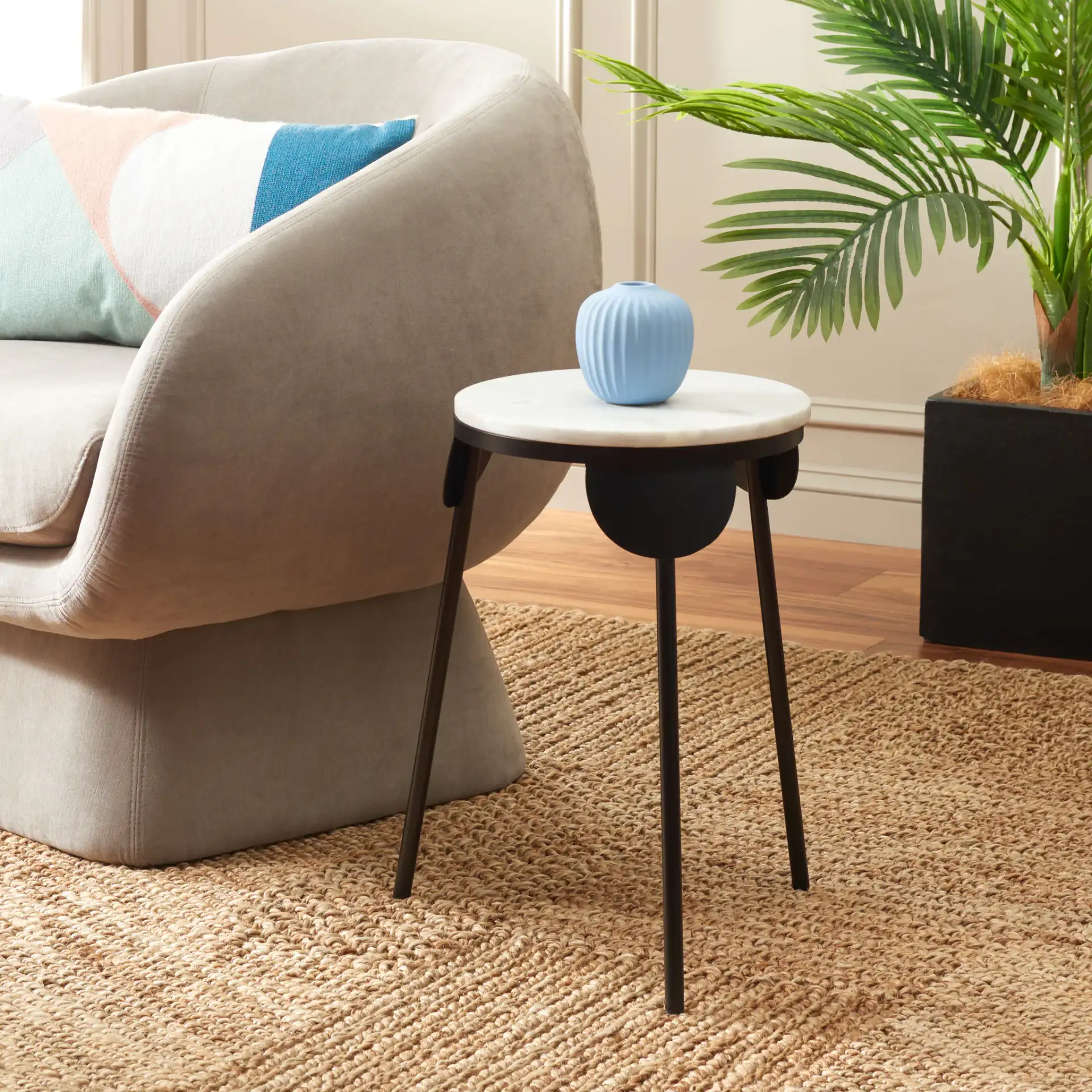 Everbrooke Round Accent Table in White Marble / Black in a styled room