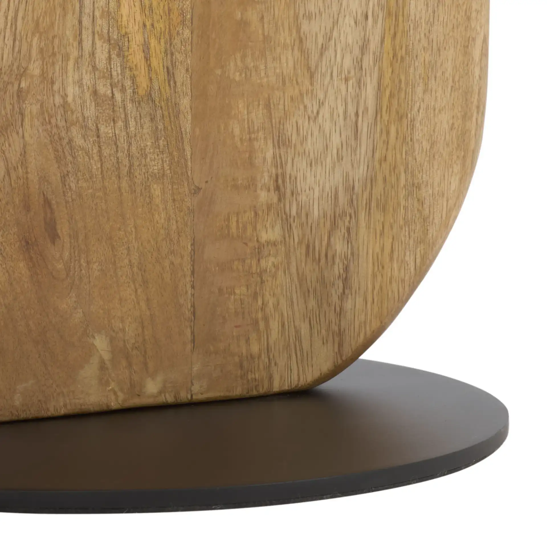 Kokhy Side Table in Natural / Black, detail view