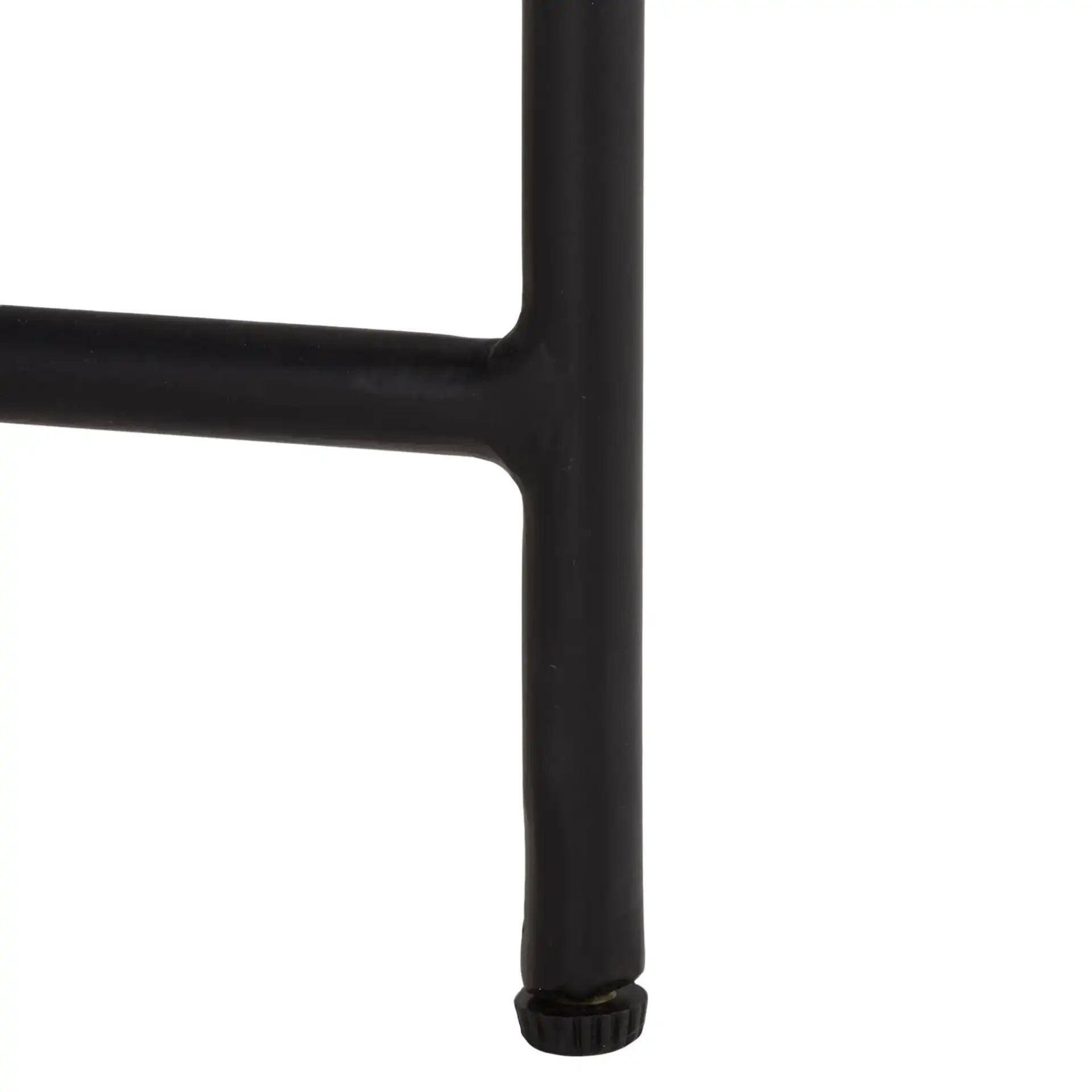 Daveth Round Drink Accent Table in White Marble / Black, detail view
