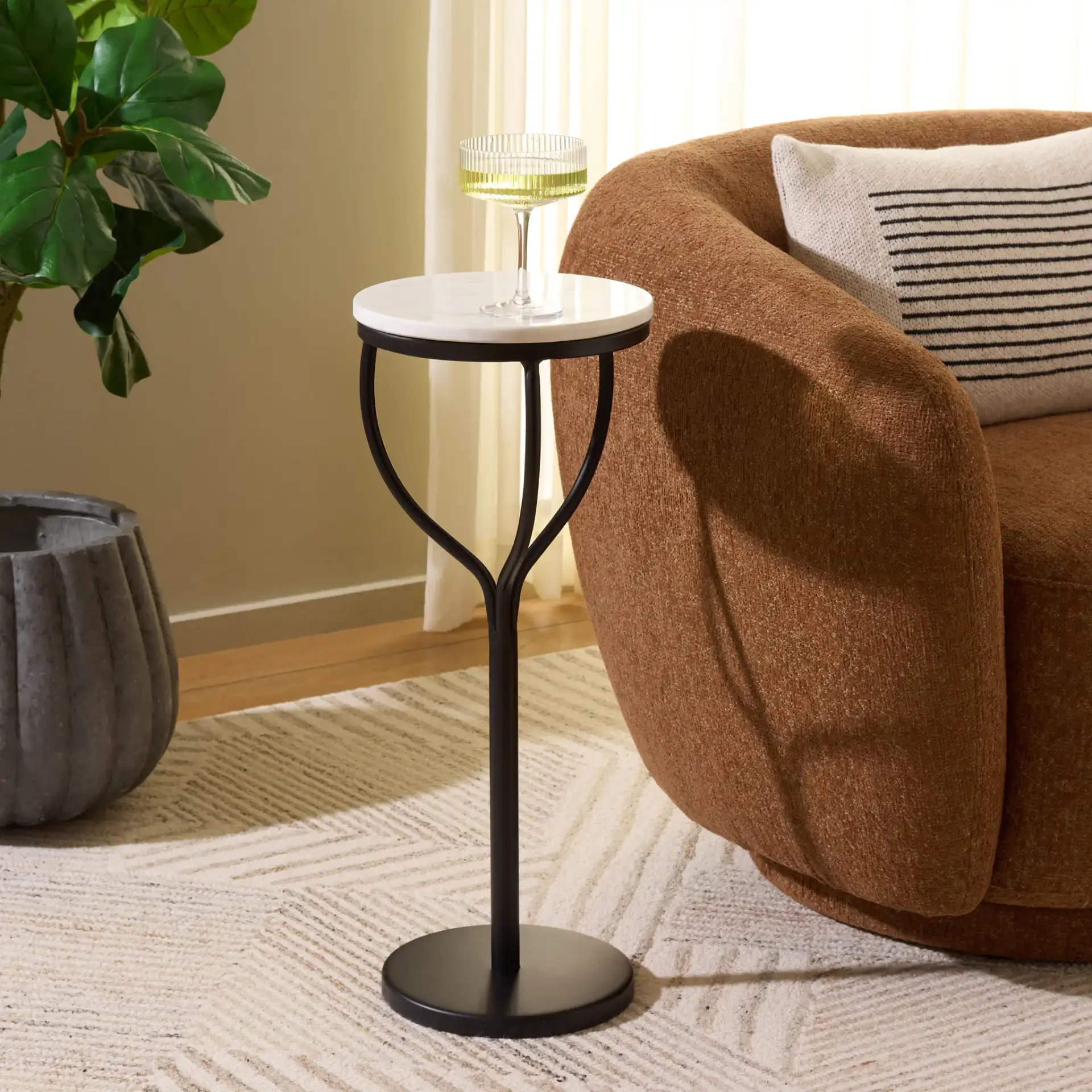 Daxton Round Drink Accent Table in White Marble / Black in a styled room