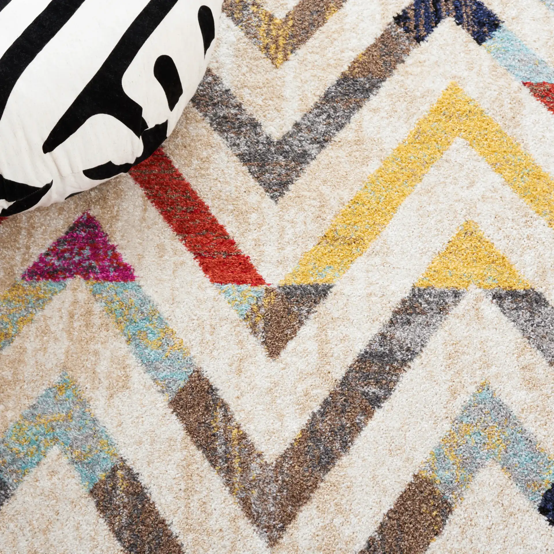 Adirondack Zigzag Rug in Ivory / Gray Rust in a styled room