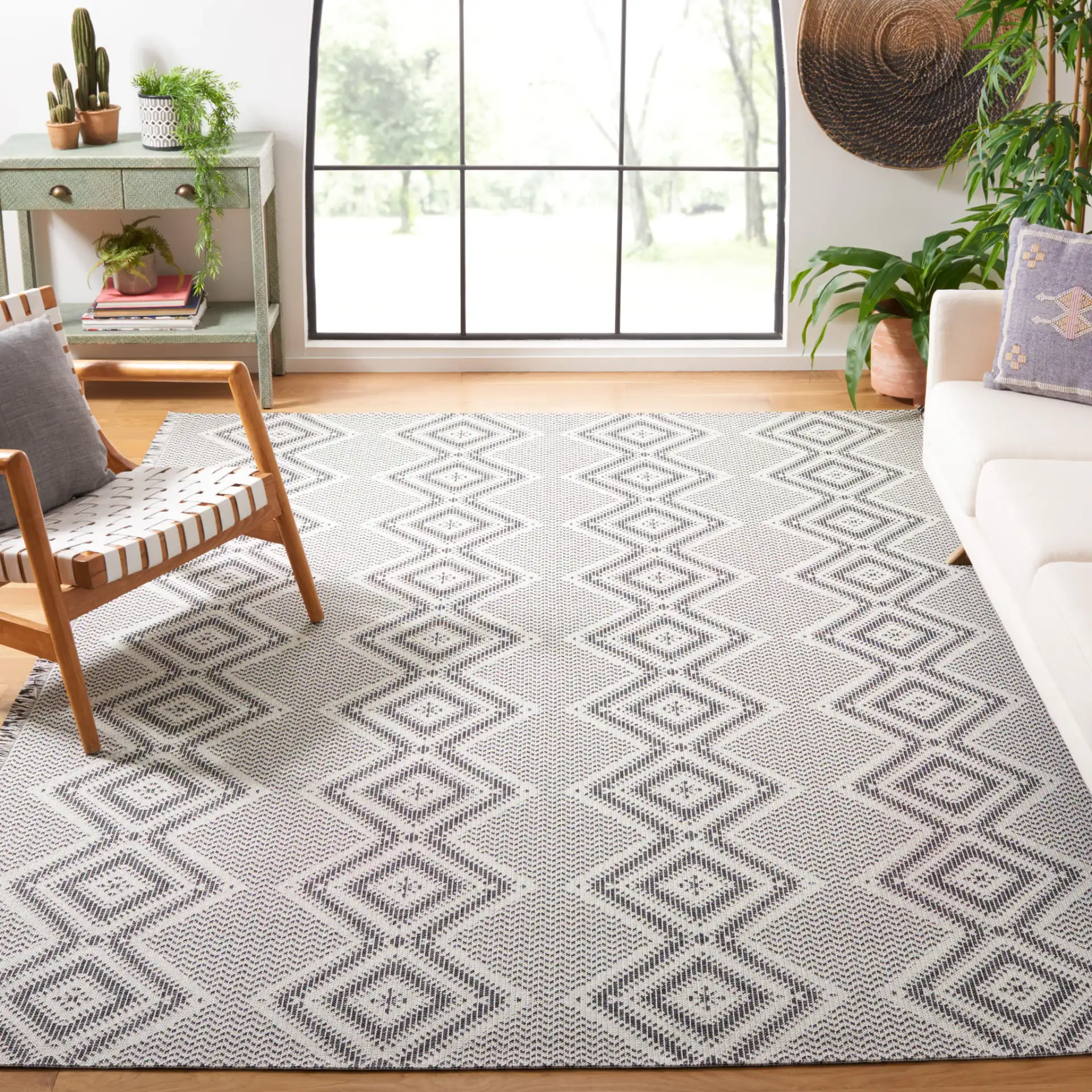 Augustine Diamond Column Rug in Ivory / Black in a styled room