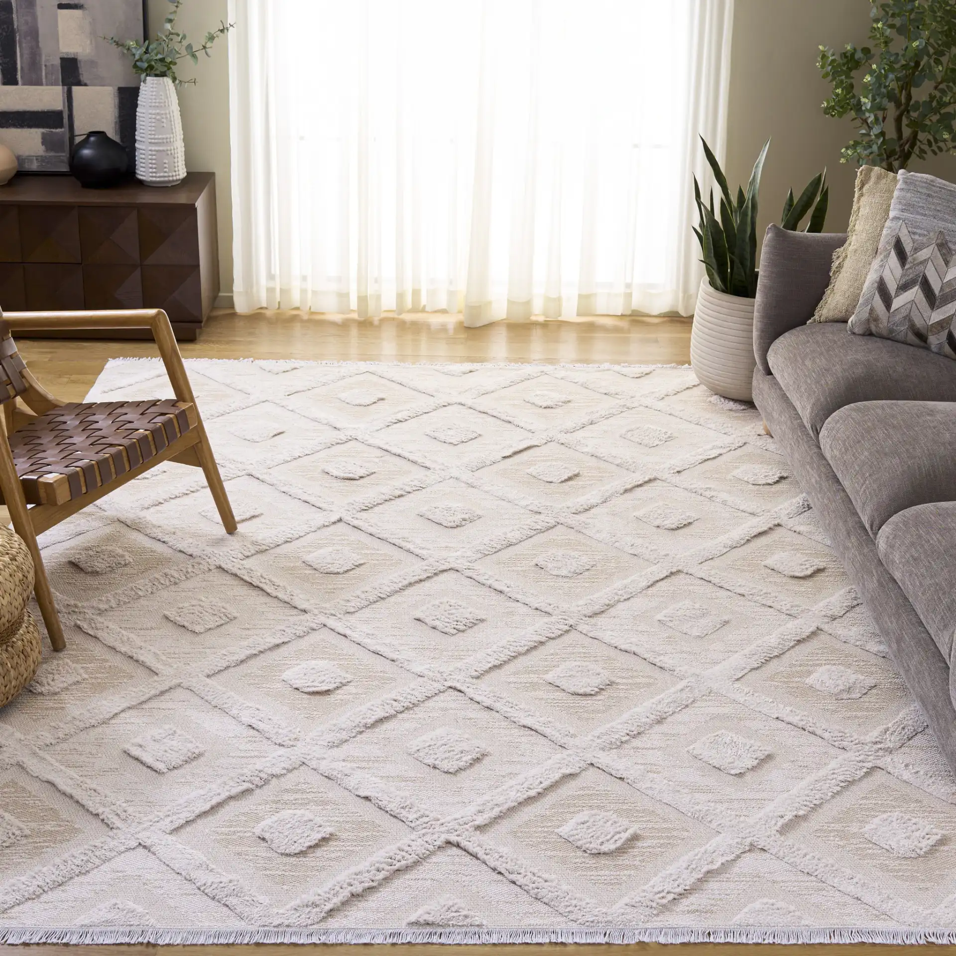 Augustine Diamond Grid Rug in Beige / Ivory