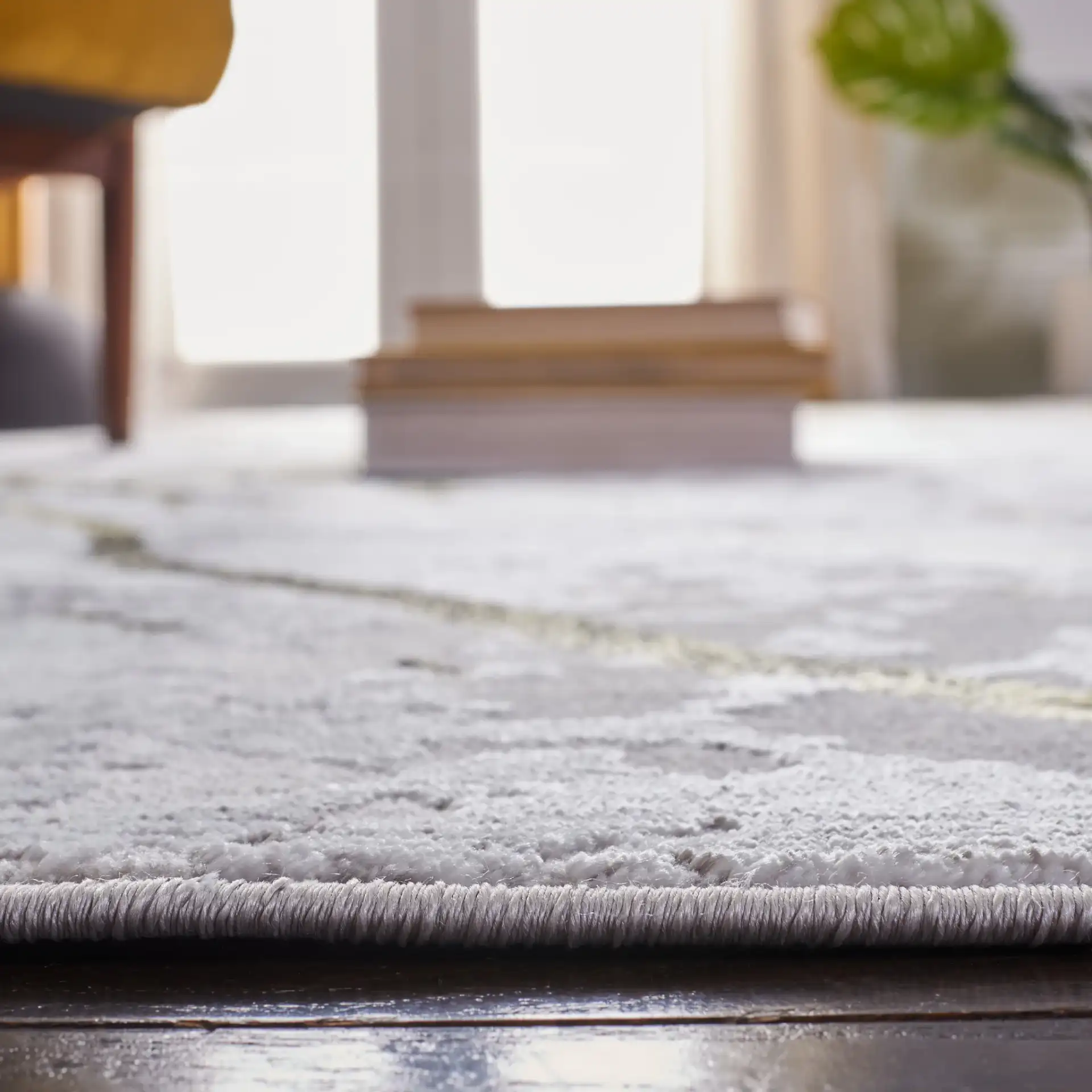 Amelia Marble Rug in Gray / Gold