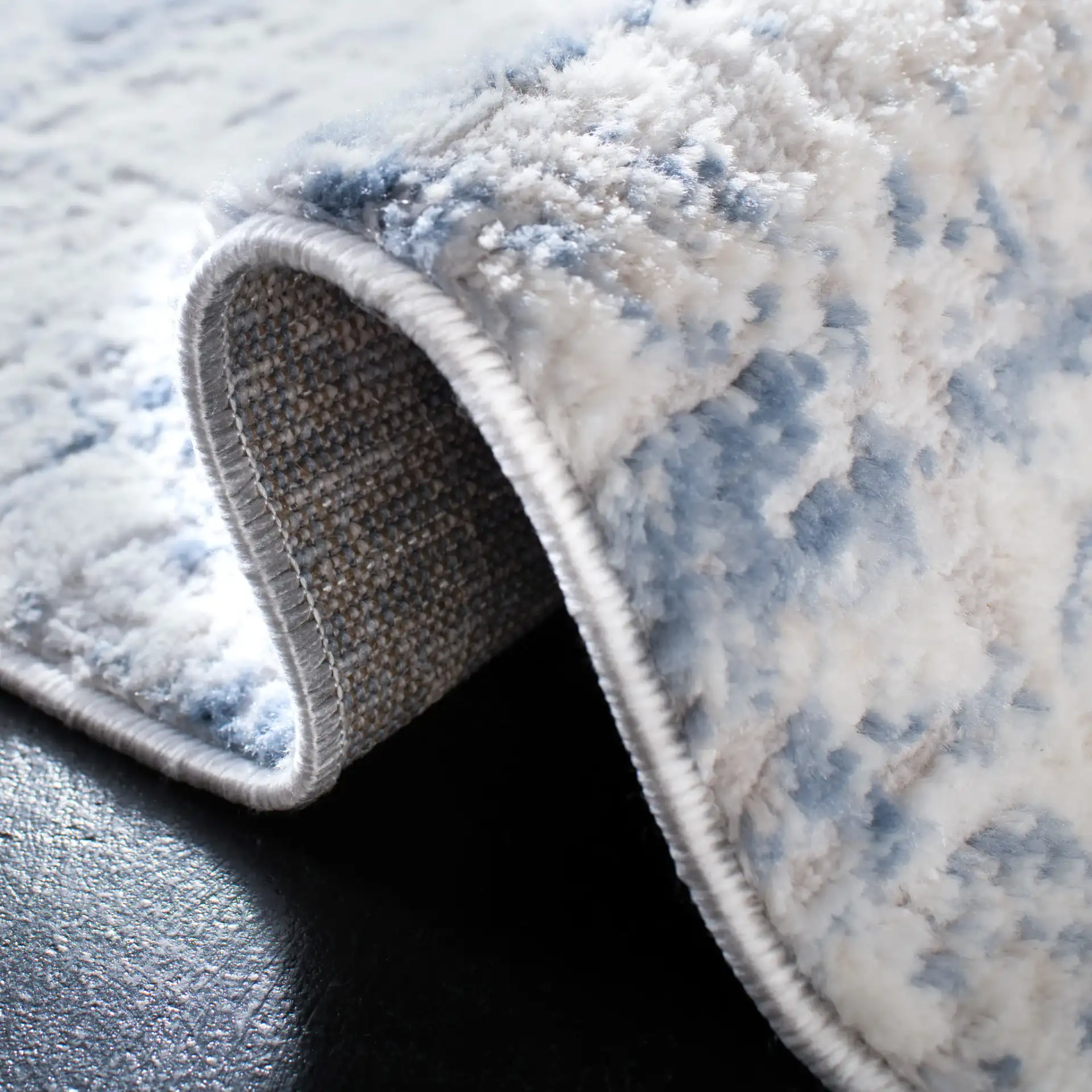 Amelia Distressed Abstract Rug in Ivory / Blue in a styled room