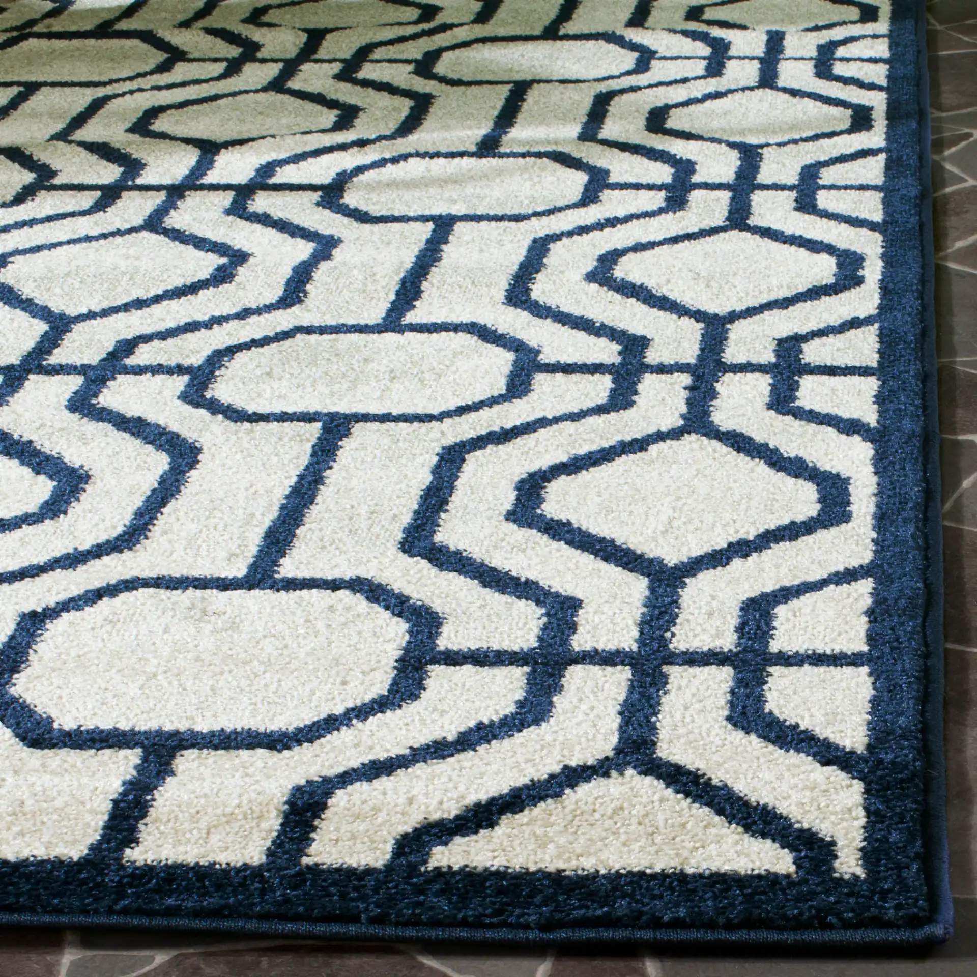 Amherst Interlocking Lattice Rug in Ivory / Navy in a styled room
