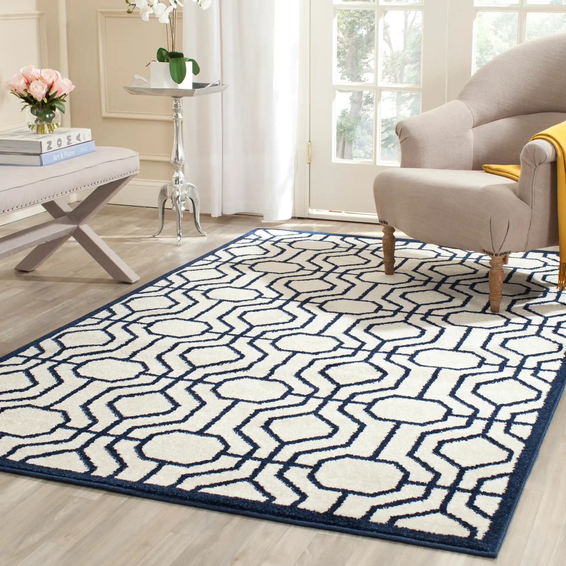 Amherst Interlocking Lattice Rug in Ivory / Navy
