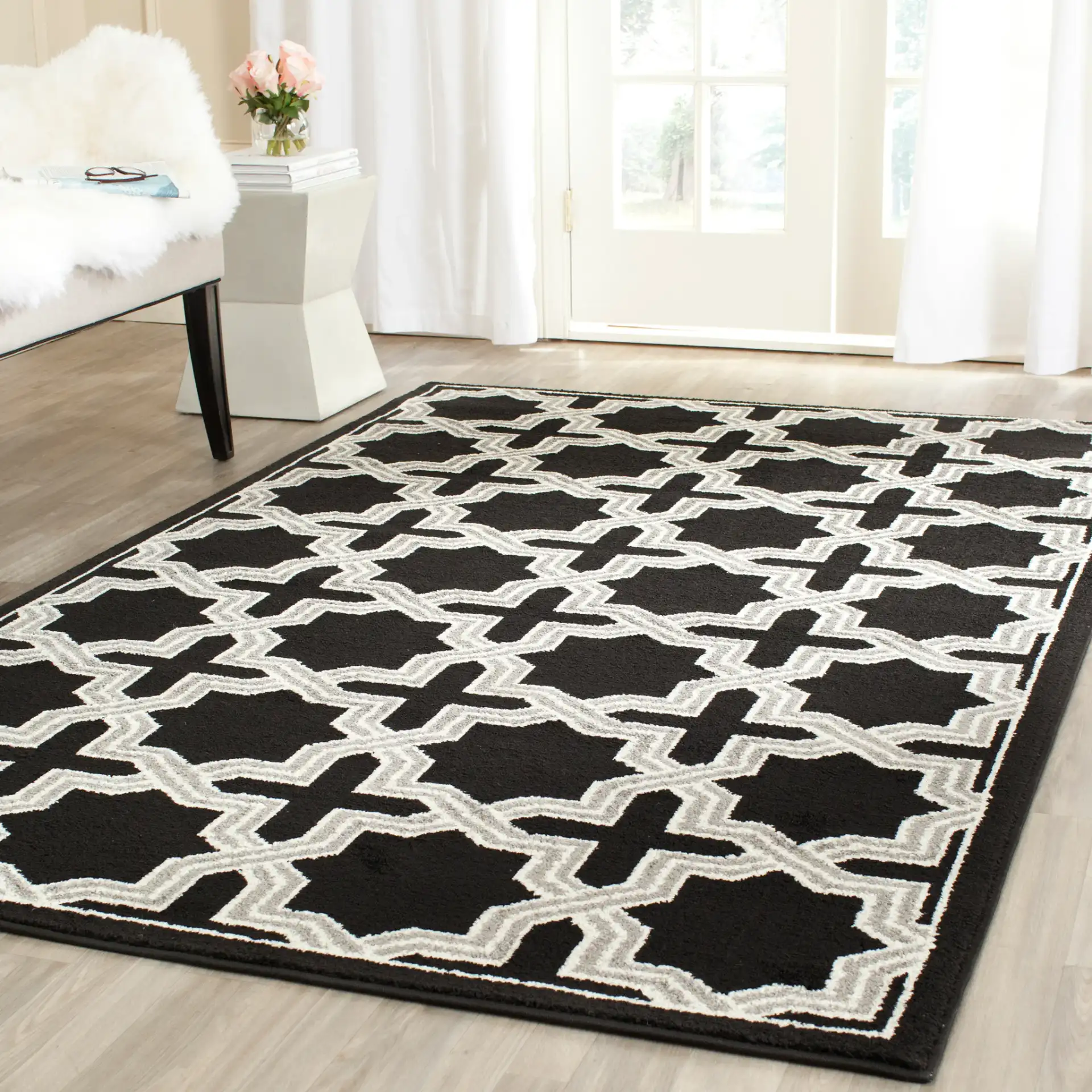 Amherst Interlocking Trellis Rug in Anthracite / Gray in a styled room