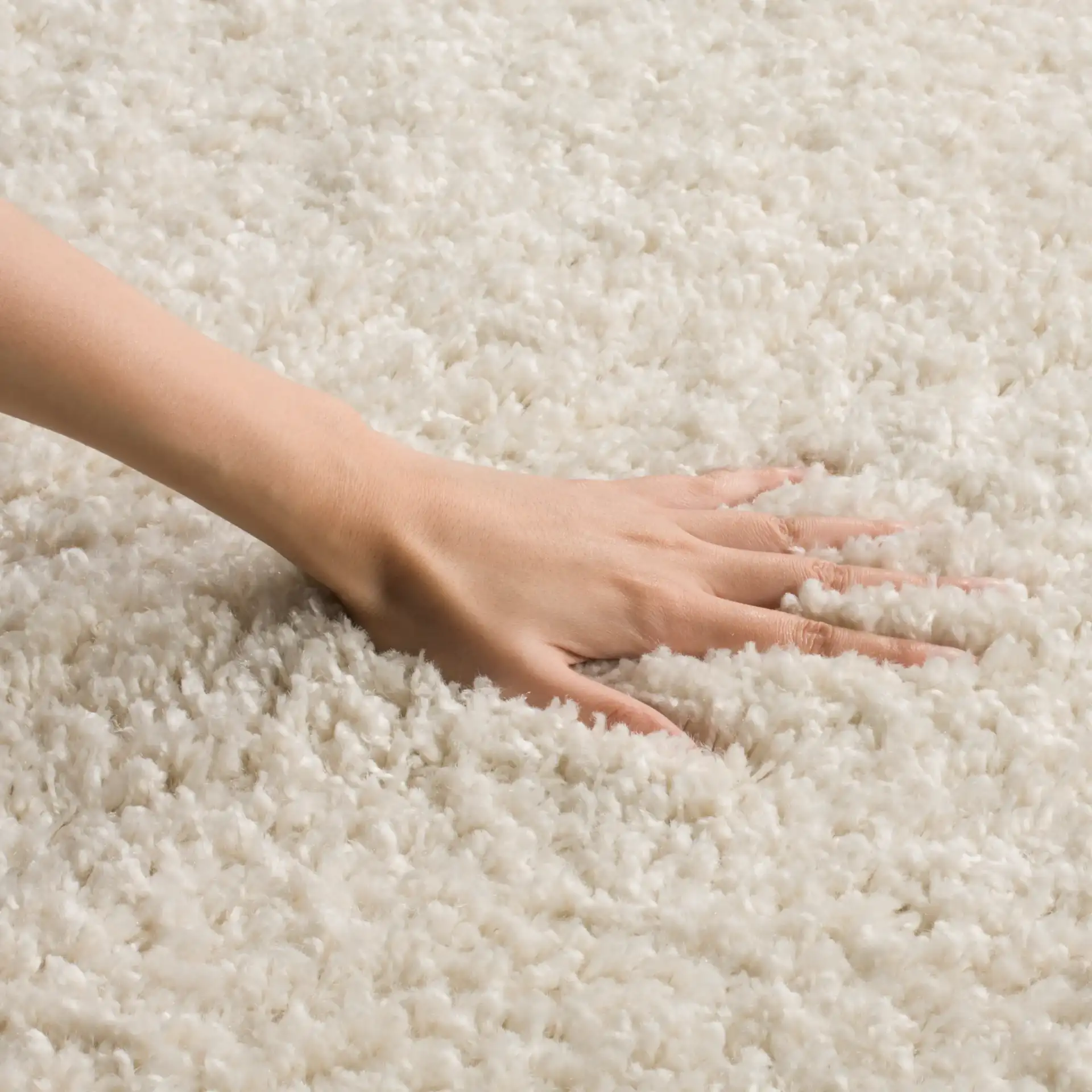 Arizona Solid Shag Rug in Cream, detail view