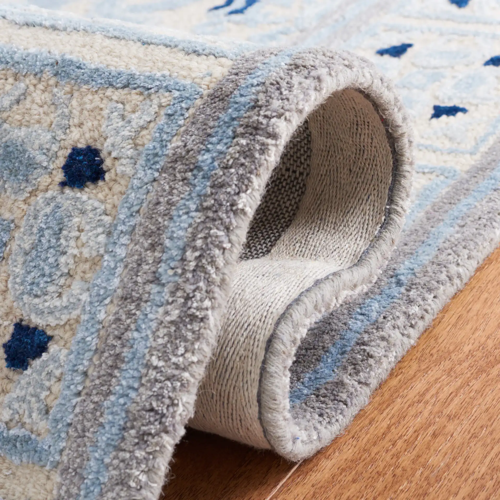 Bella Interlocking Trellis Hand-Tufted Rug in Ivory / Blue in a styled room