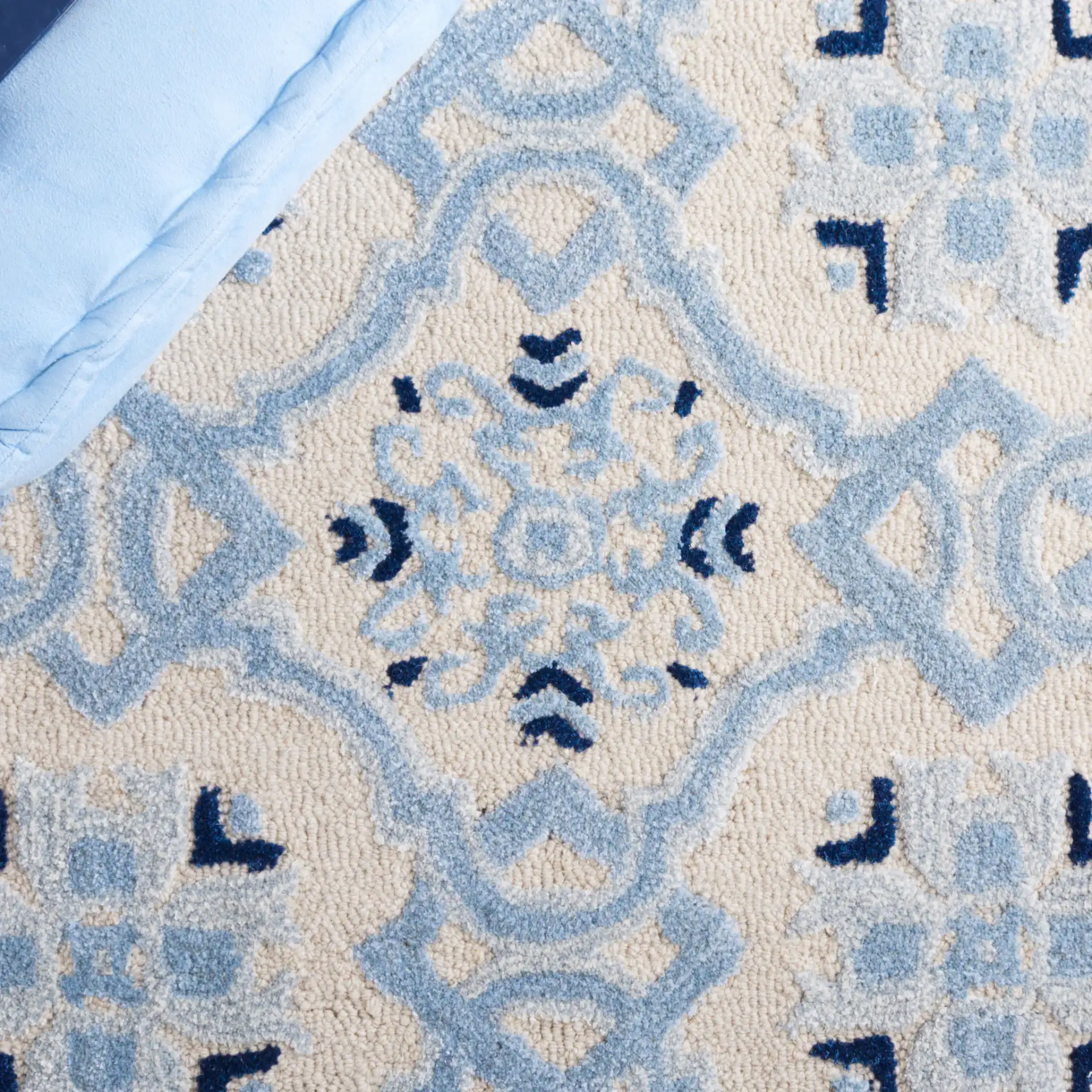 Bella Interlocking Trellis Hand-Tufted Rug in Ivory / Blue in a styled room