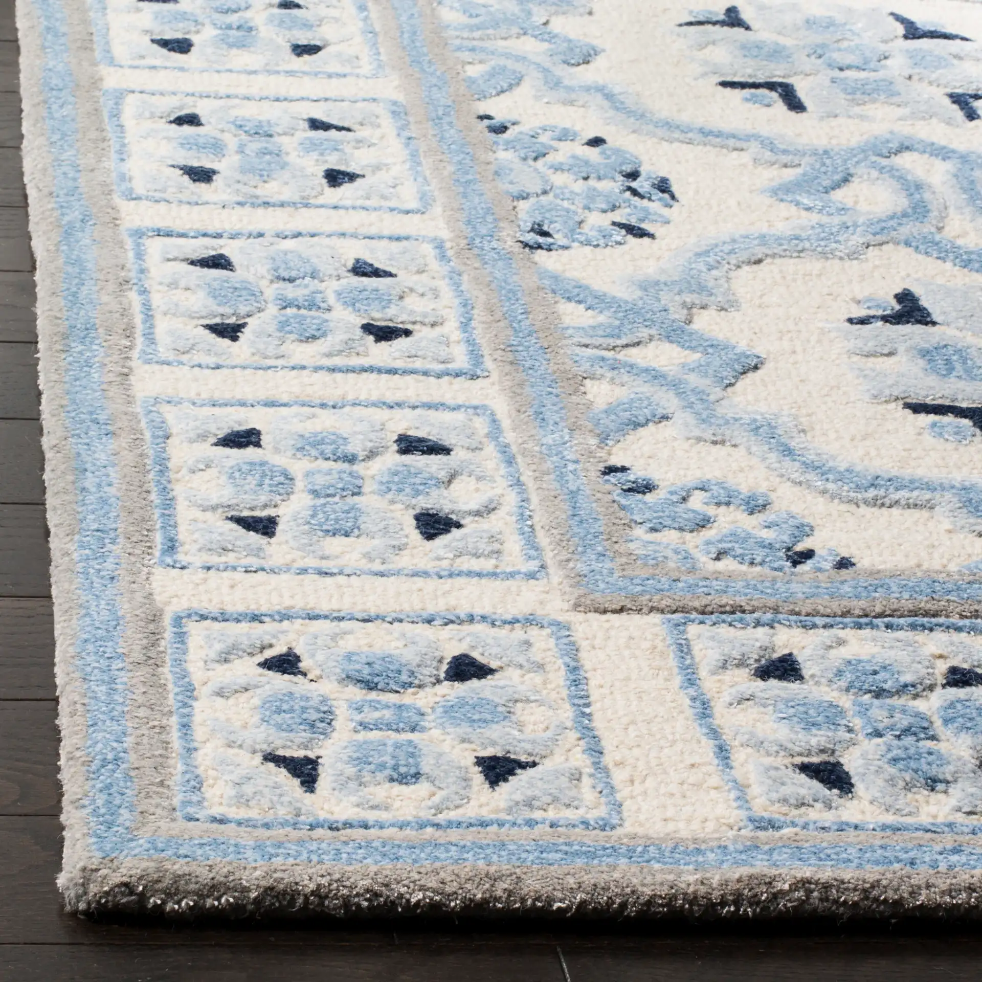 Bella Interlocking Trellis Hand-Tufted Rug in Ivory / Blue in a styled room