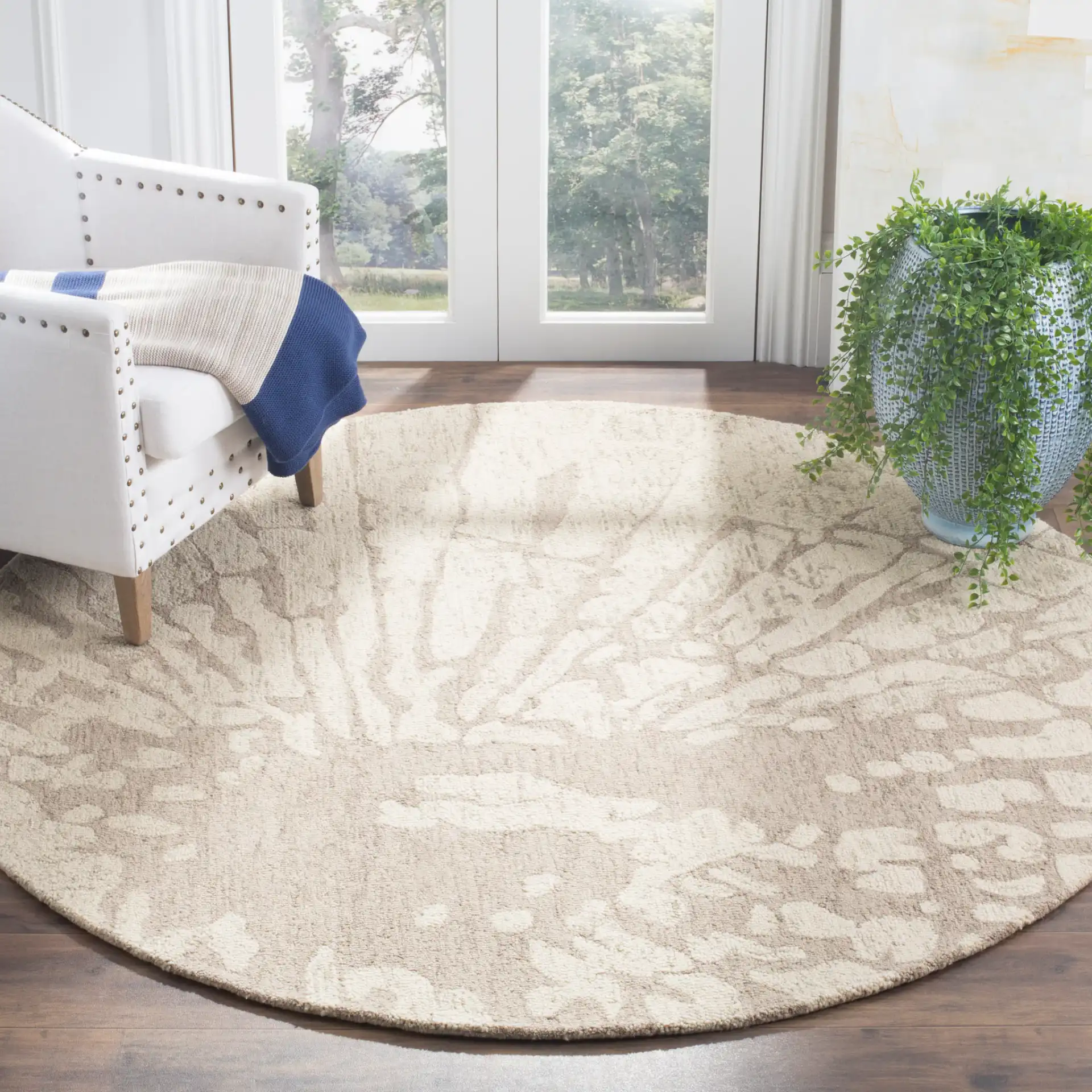 Bella Abstract Sunburst Hand-Tufted Wool Rug in Winter Taupe in a styled room