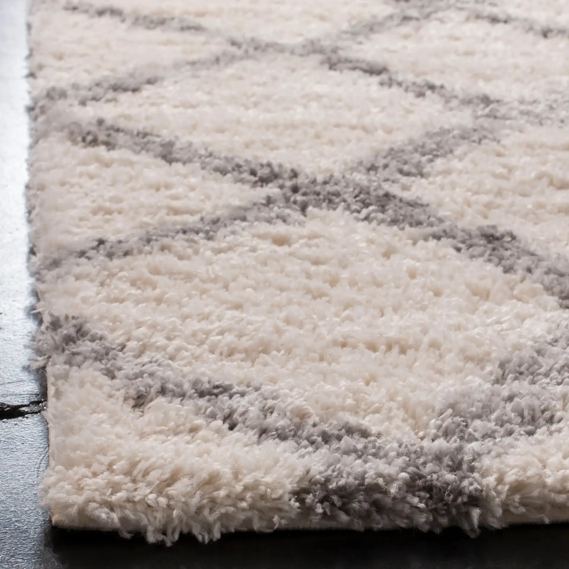 Berber Shag Lattice Trellis Rug in Ivory / Gray in a styled room