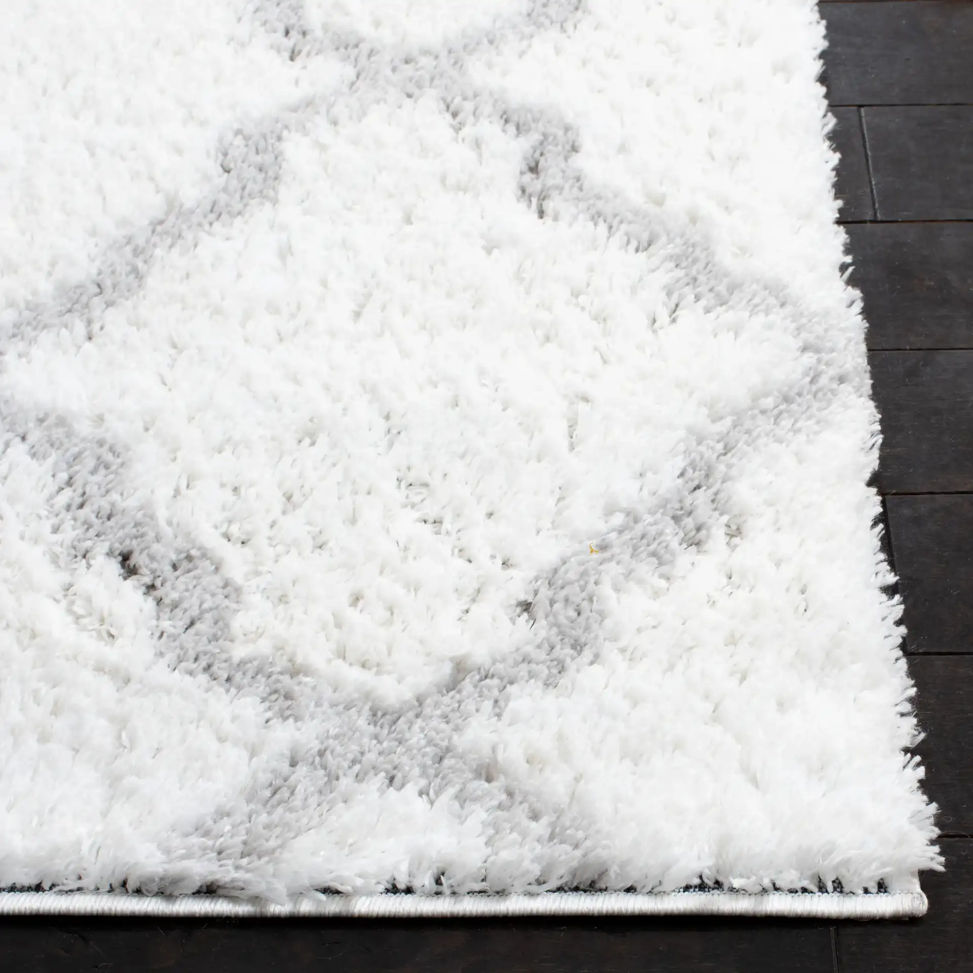 Berber Curved Trellis Shag Rug in Ivory / Light Gray in a styled room