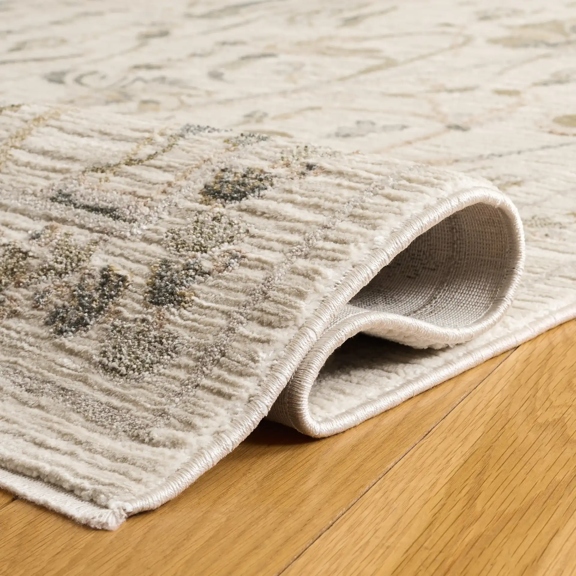 Bloom Traditional Floral Rug in Ivory / Gray in a styled room