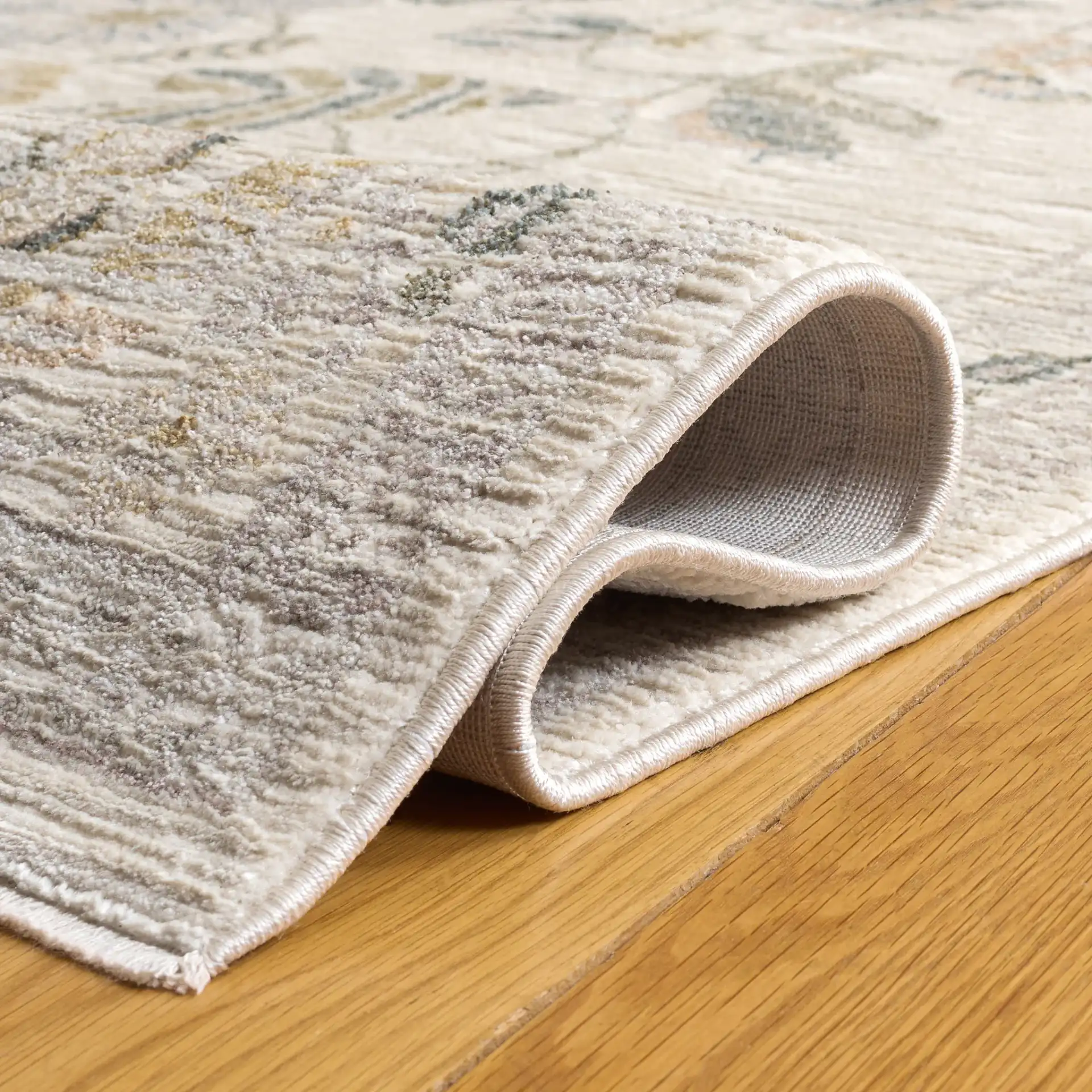 Bloom Traditional Floral Rug in Ivory / Light Gray in a styled room