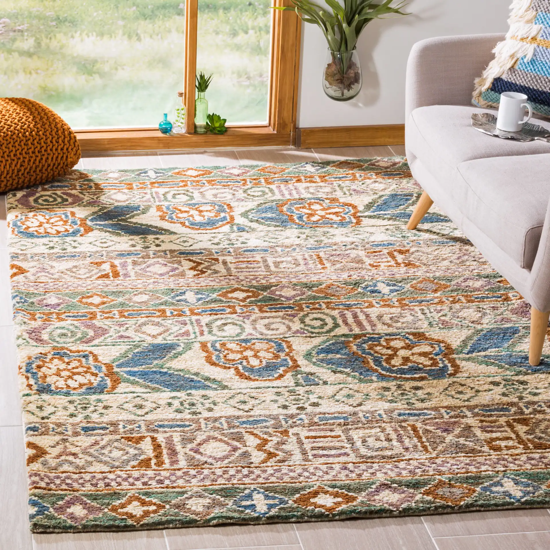 Bohemian Banded Floral Hand-Knotted Jute Rug in Bleach / Gold in a styled room