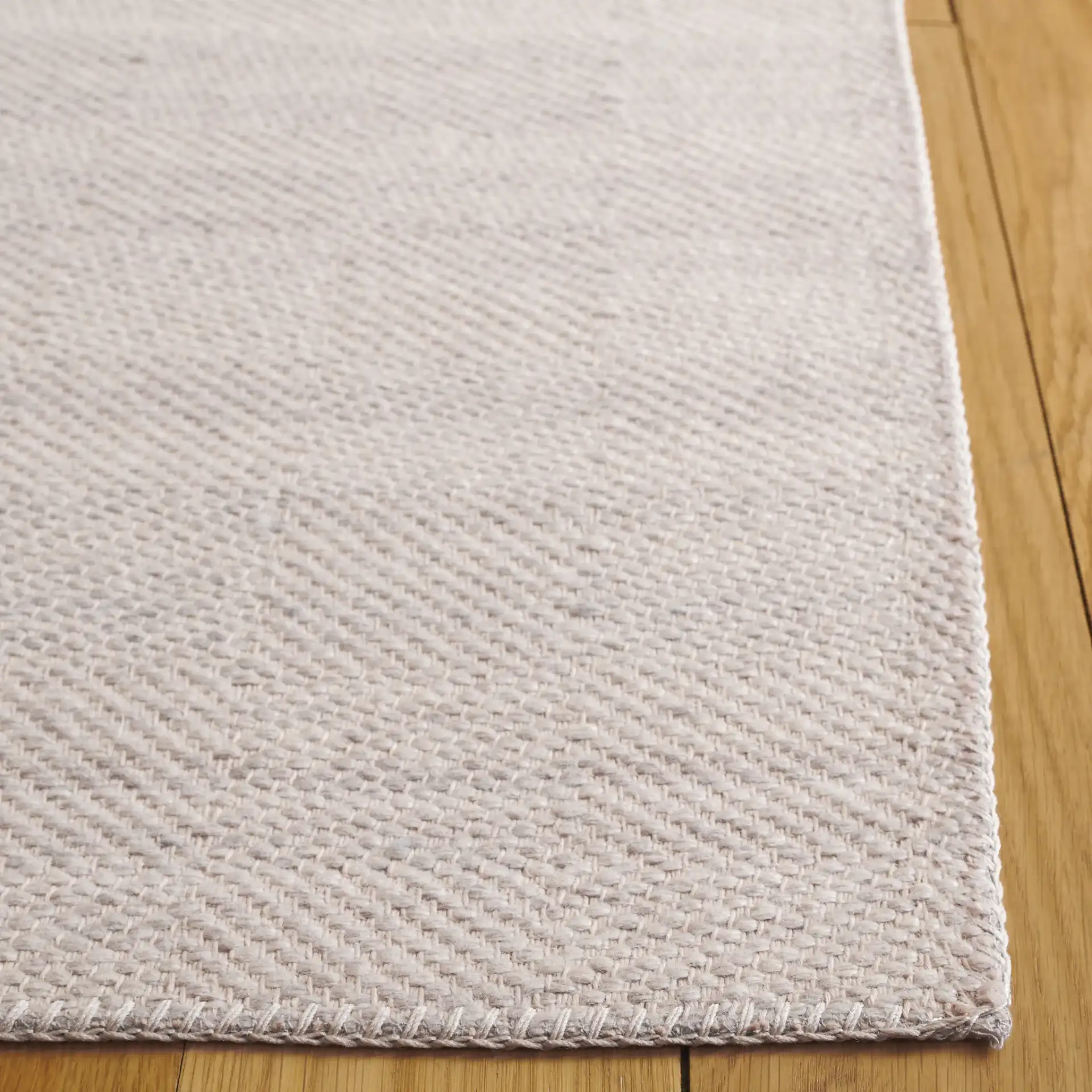 Cabo Ribbed Rug in Gray in a styled room