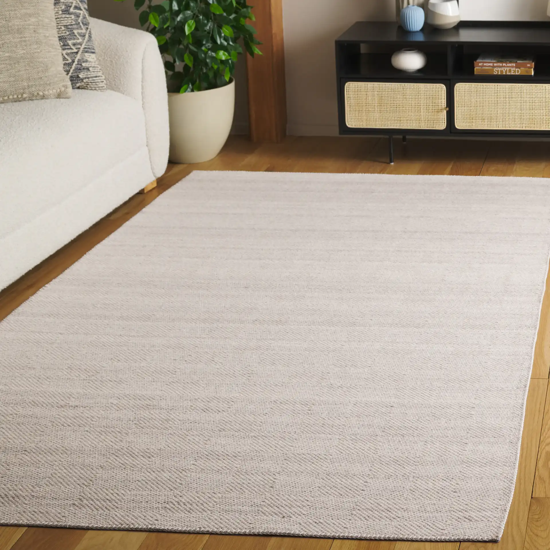 Cabo Ribbed Rug in Gray in a styled room