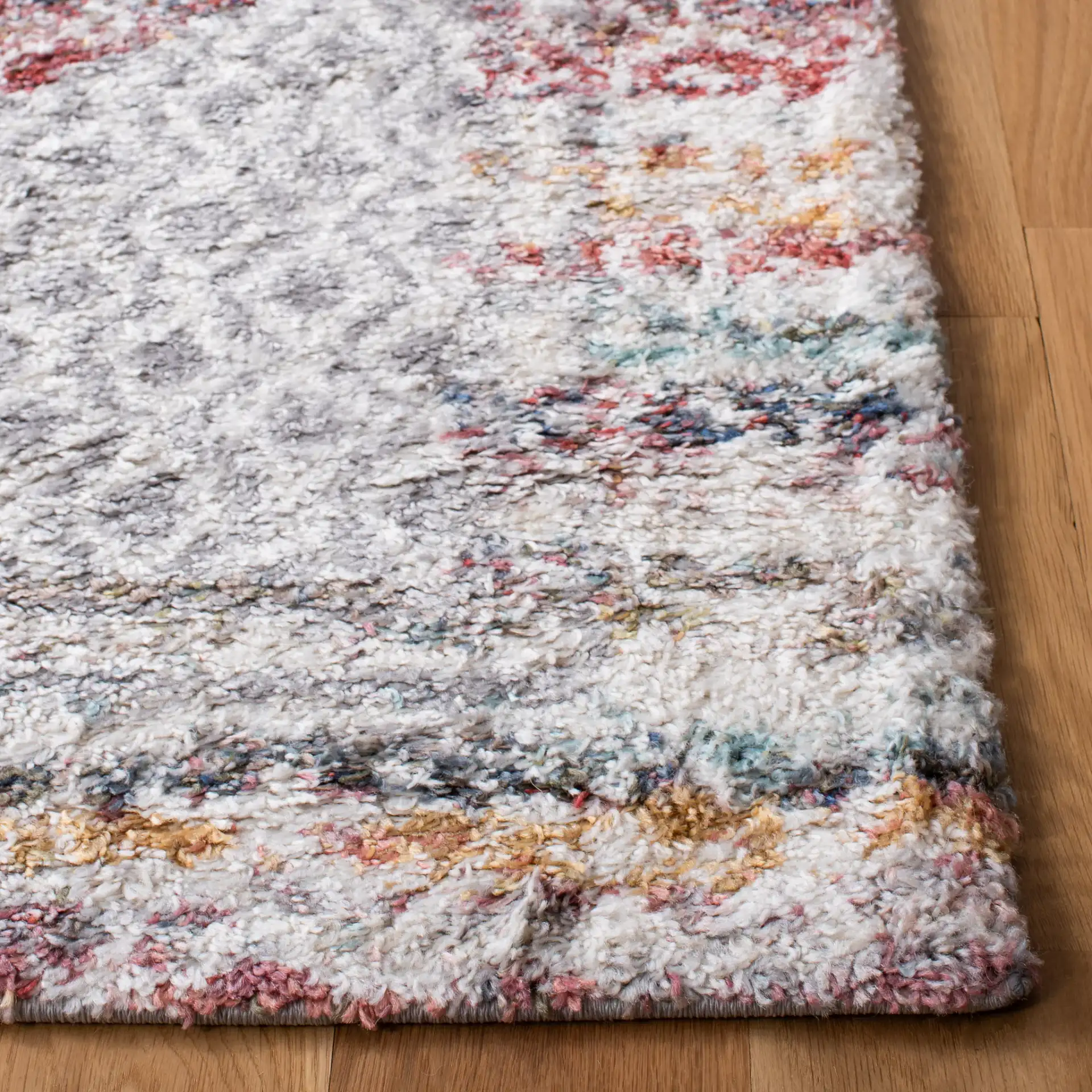 Calista Diamond Medallion Shag Rug in Ivory / Rust in a styled room