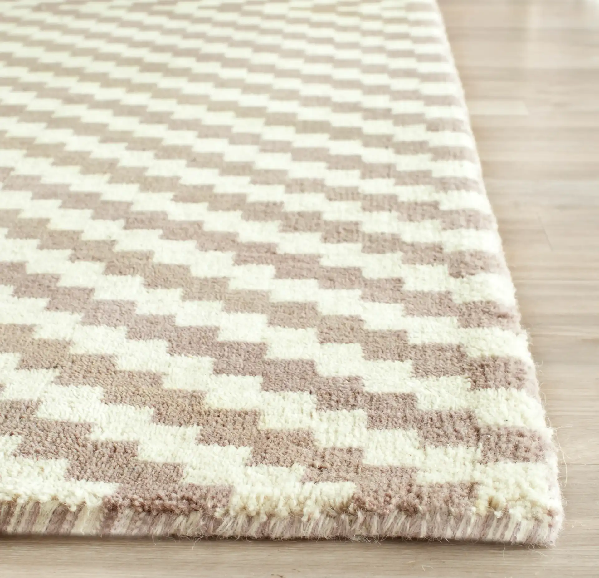 Cambridge Stepped Diamond Hand-Tufted Wool Rug in Gray / Ivory in a styled room
