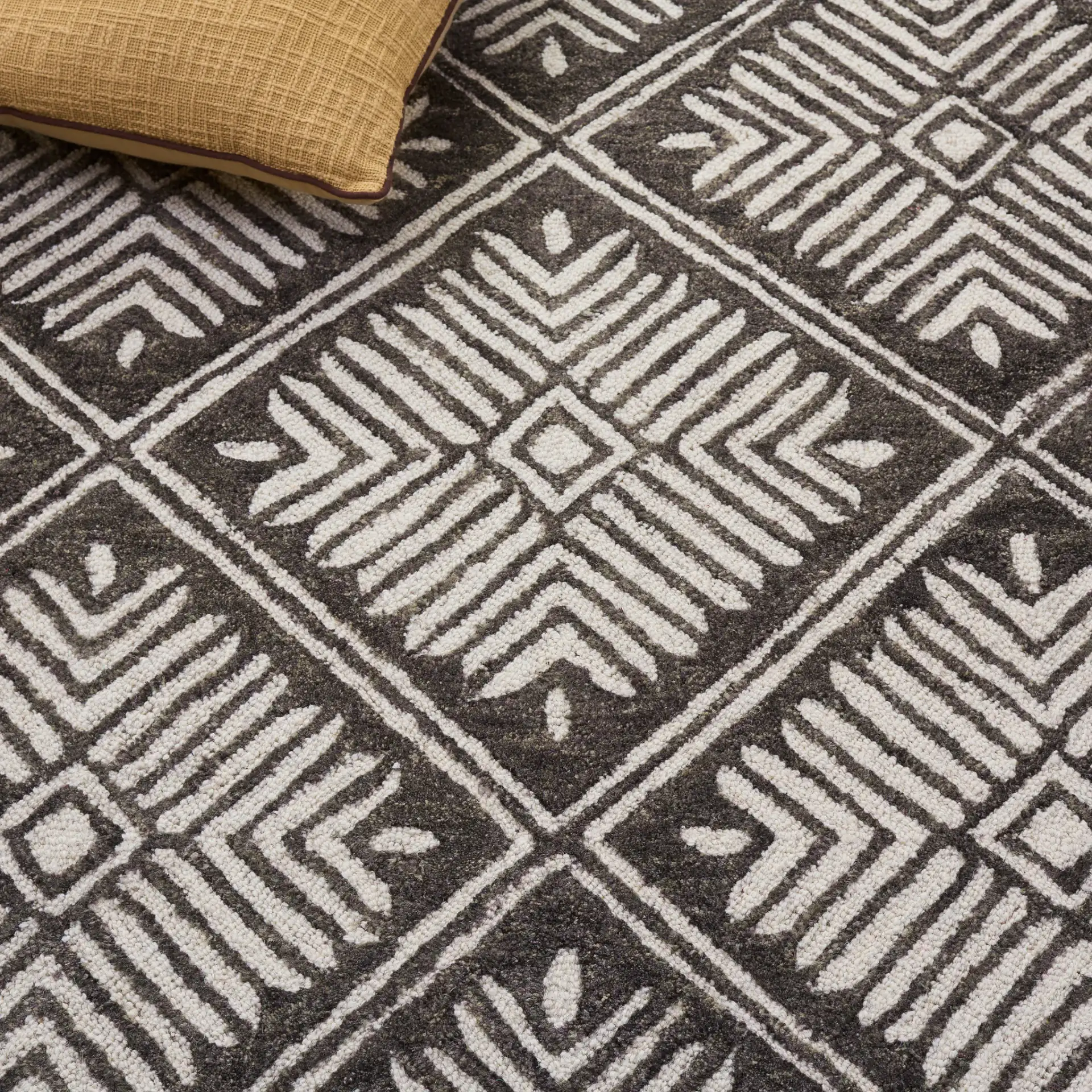 Cambridge Diamond Grid Hand-Tufted Wool Rug in Ivory / Charcoal in a styled room