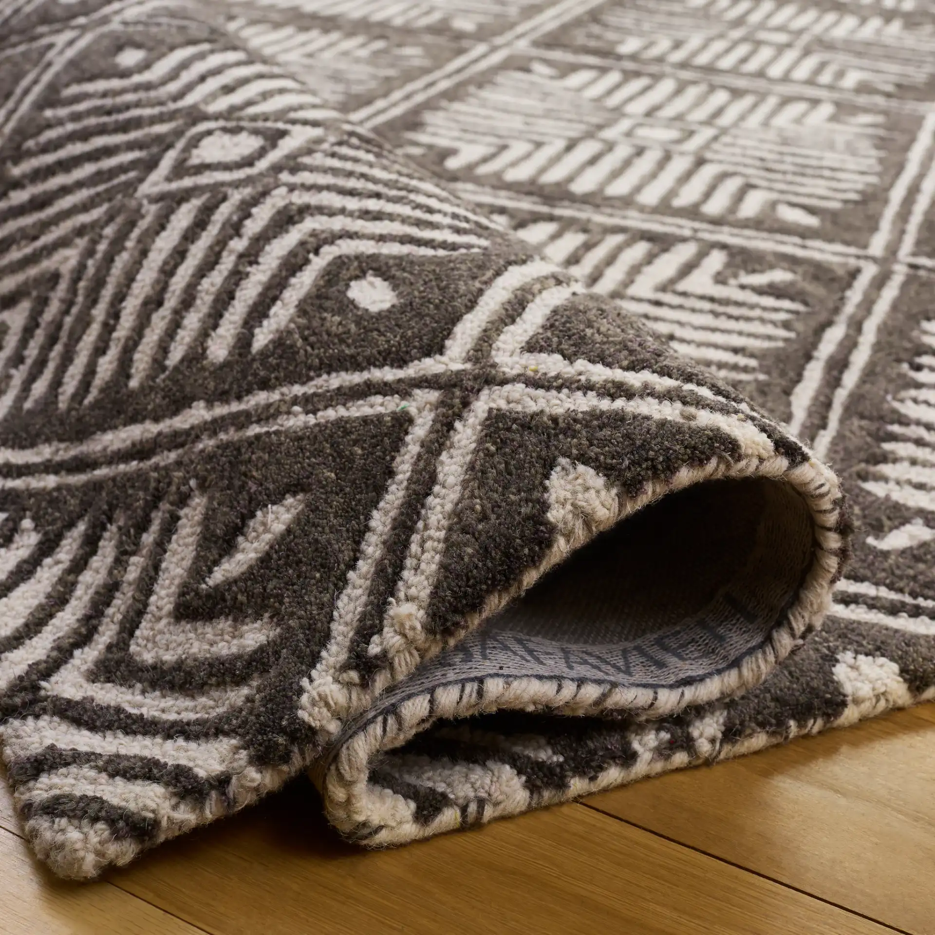 Cambridge Diamond Grid Hand-Tufted Wool Rug in Ivory / Charcoal in a styled room