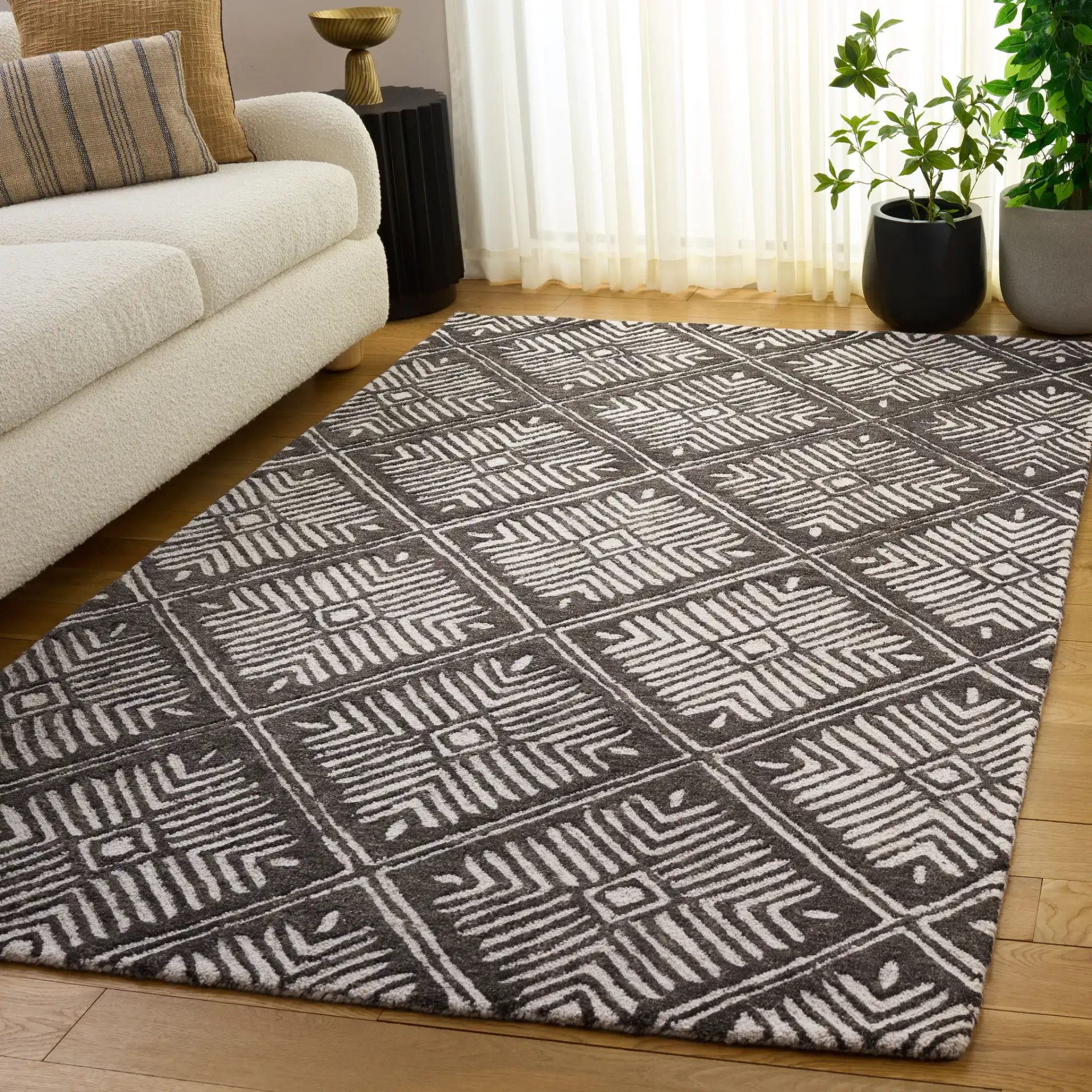 Cambridge Diamond Grid Hand-Tufted Wool Rug in Ivory / Charcoal in a styled room