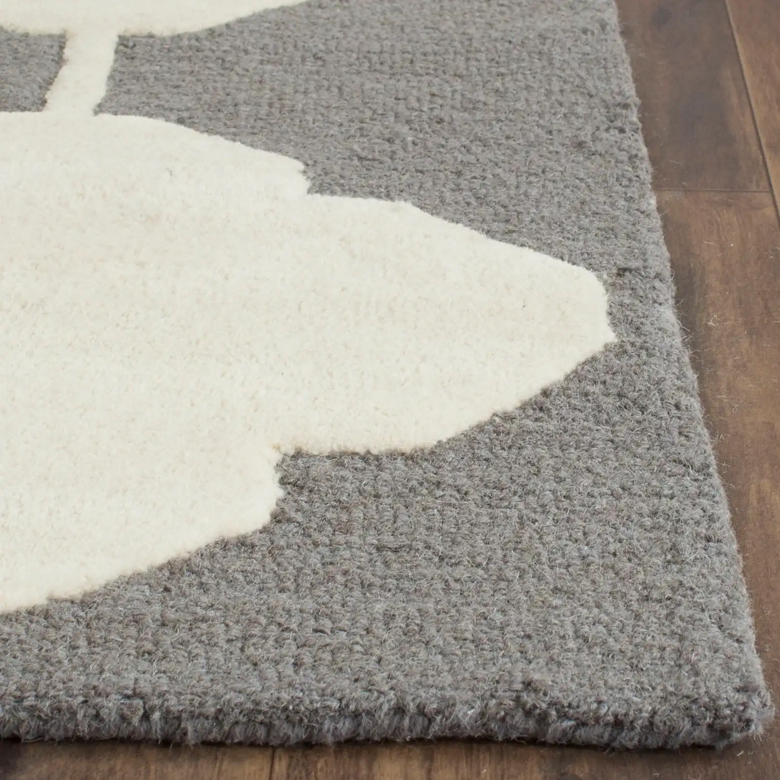 Cambridge Scalloped Diamond Hand-Tufted Wool Rug in Dark Gray / Ivory in a styled room