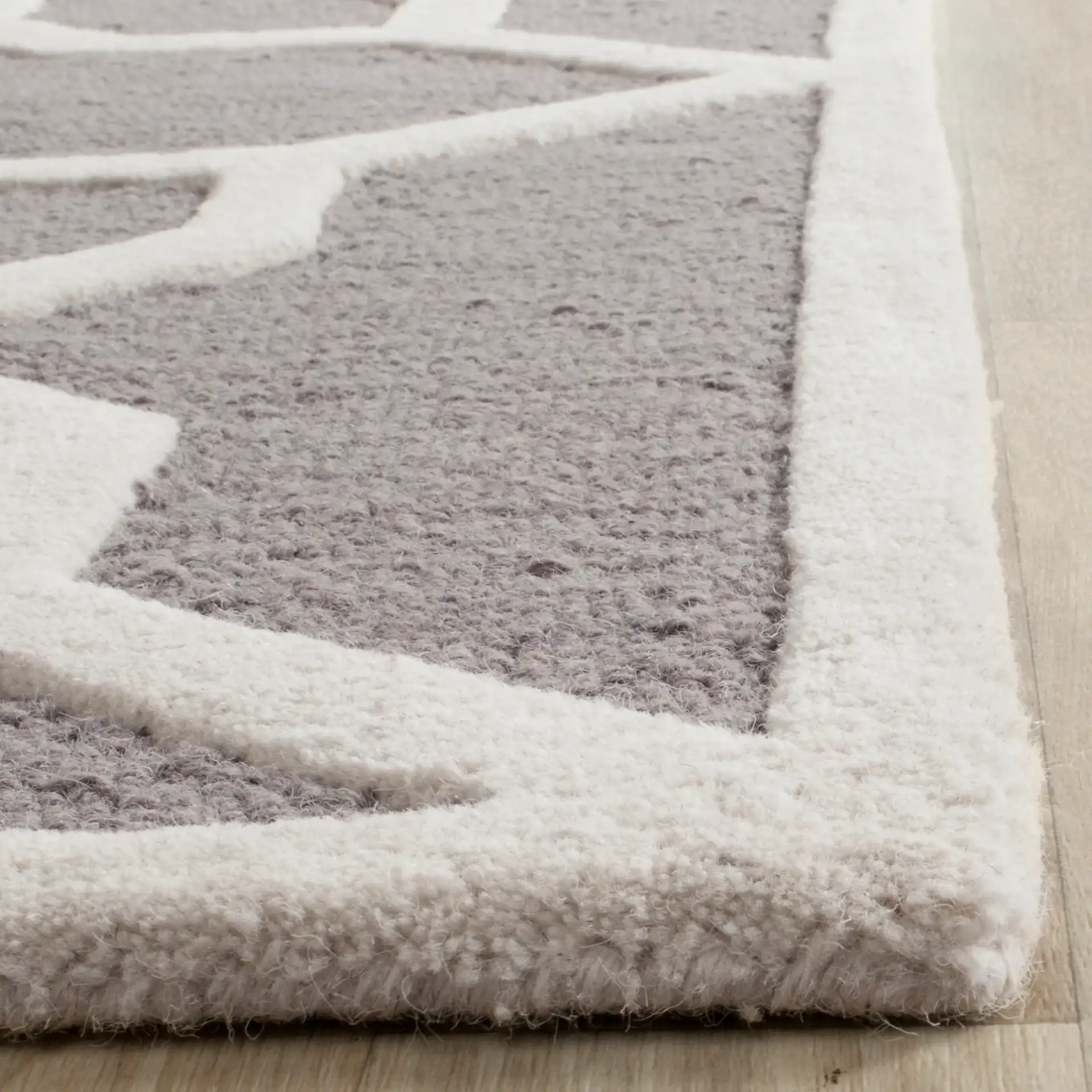 Cambridge Floral Trellis Hand-Tufted Wool Rug in Dark Gray / Ivory in a styled room