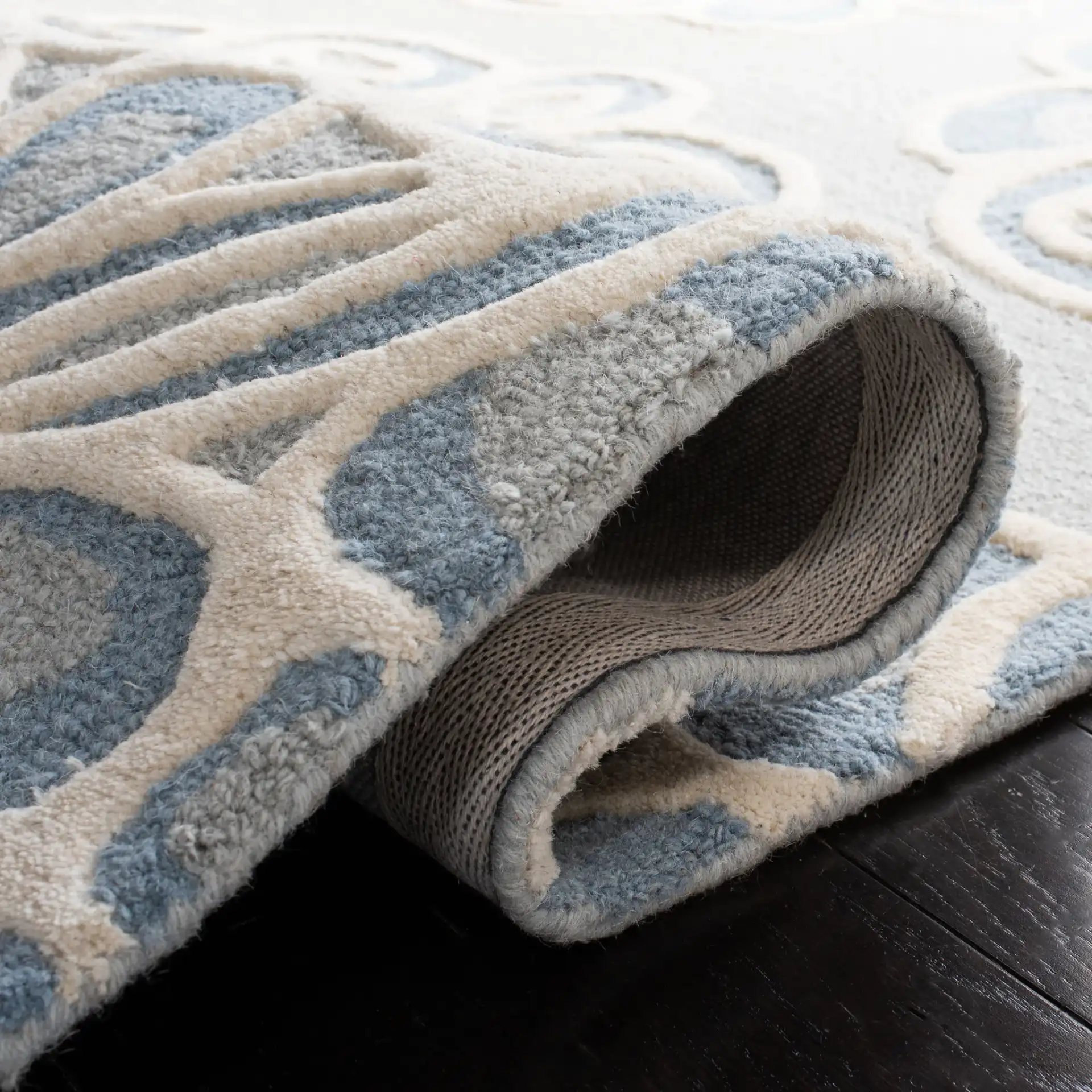 Cambridge Floral Medallion Hand-Tufted Wool Rug in Gray / Blue in a styled room