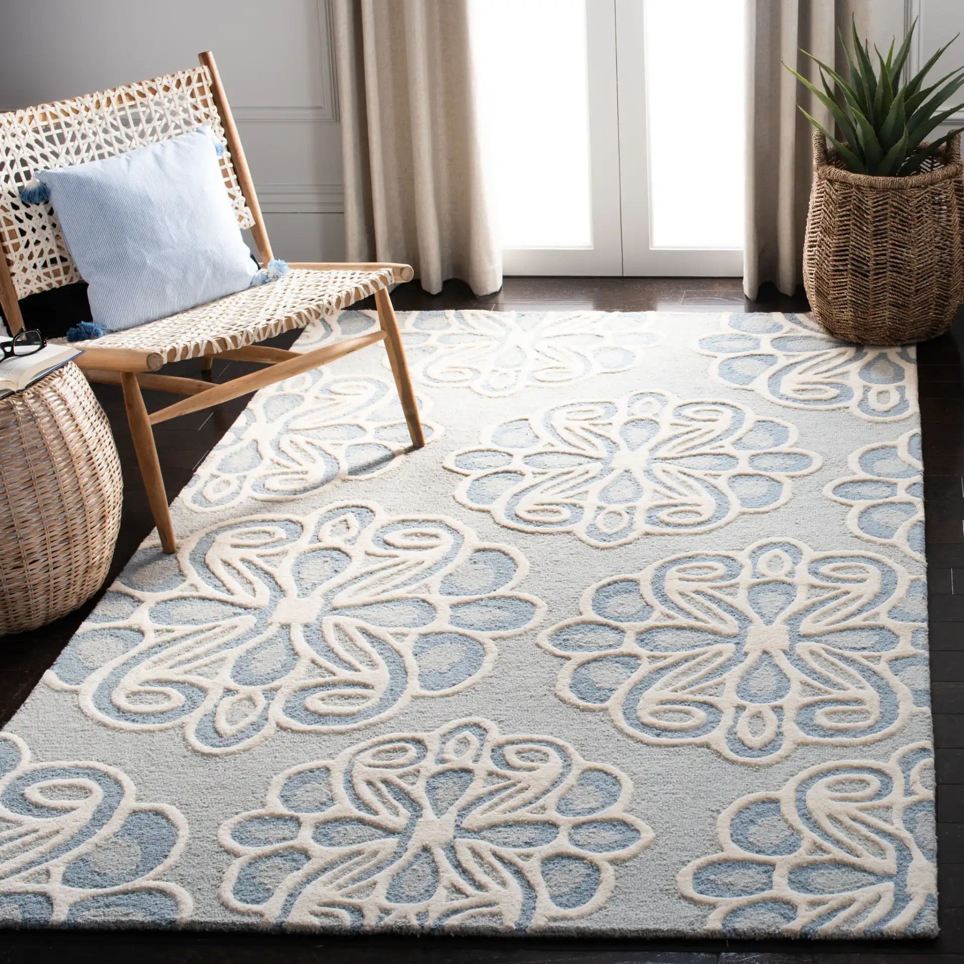 Cambridge Floral Medallion Hand-Tufted Wool Rug in Gray / Blue in a styled room