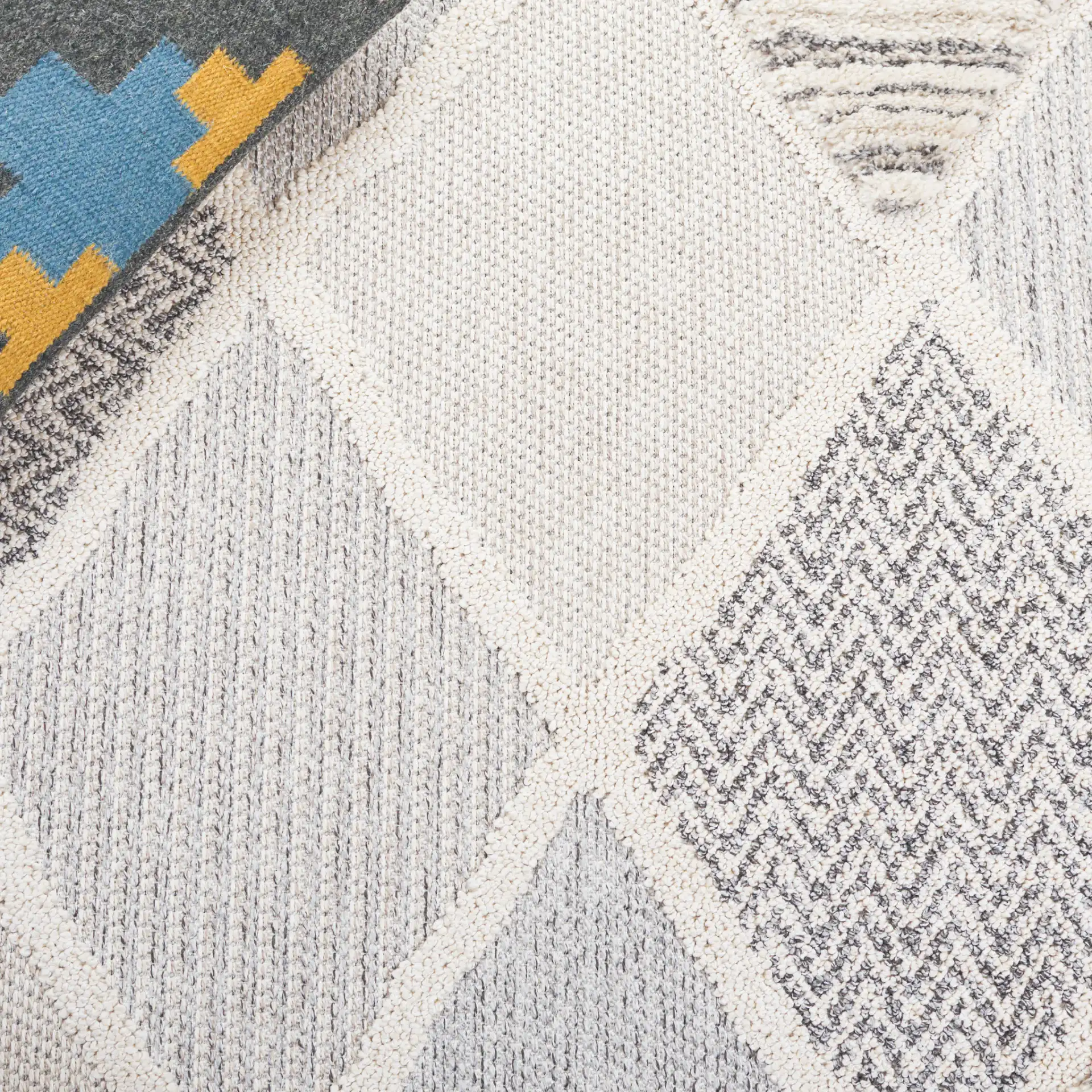 Chloe Diamond Lattice Rug in Ivory / Gray in a styled room