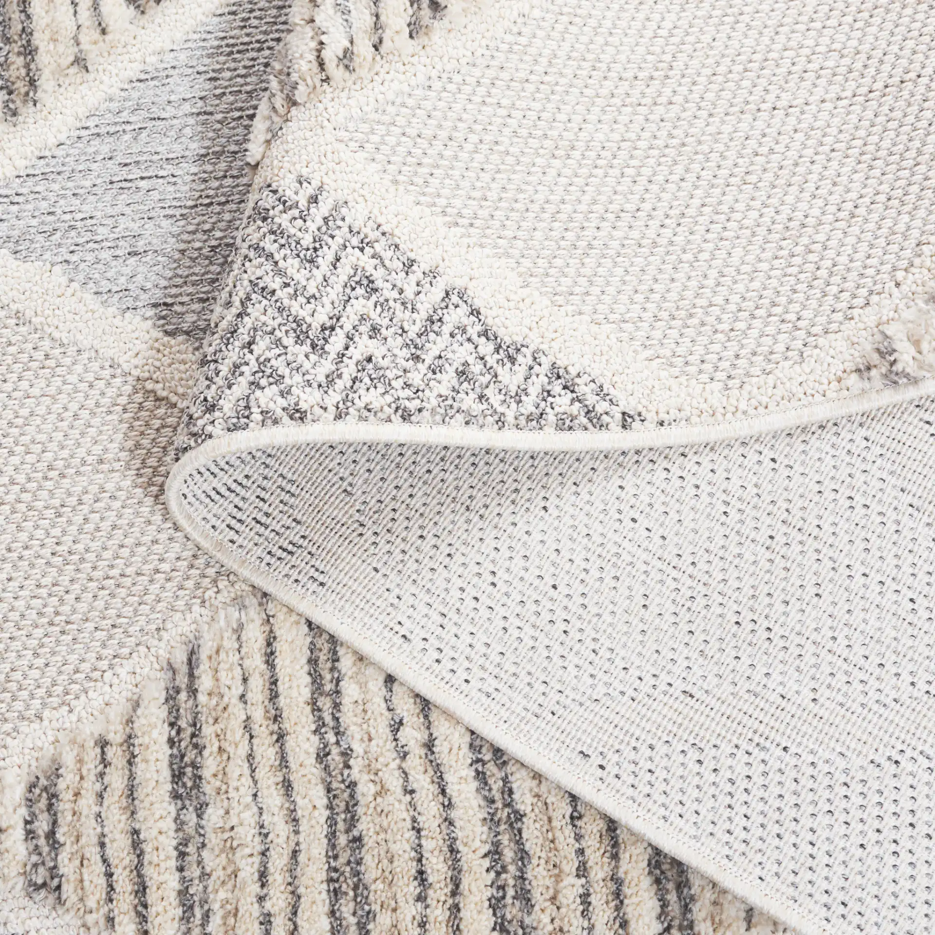 Chloe Diamond Lattice Rug in Ivory / Gray in a styled room