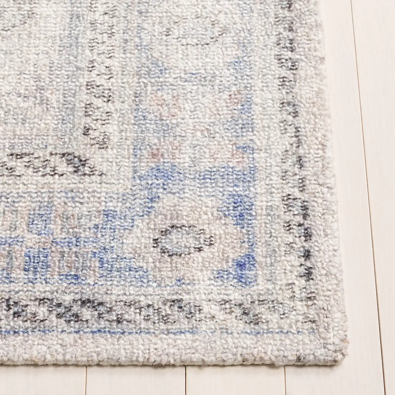 Classic Vintage Faded Ogee Medallion Hand-Tufted Rug in Gray / Beige in a styled room