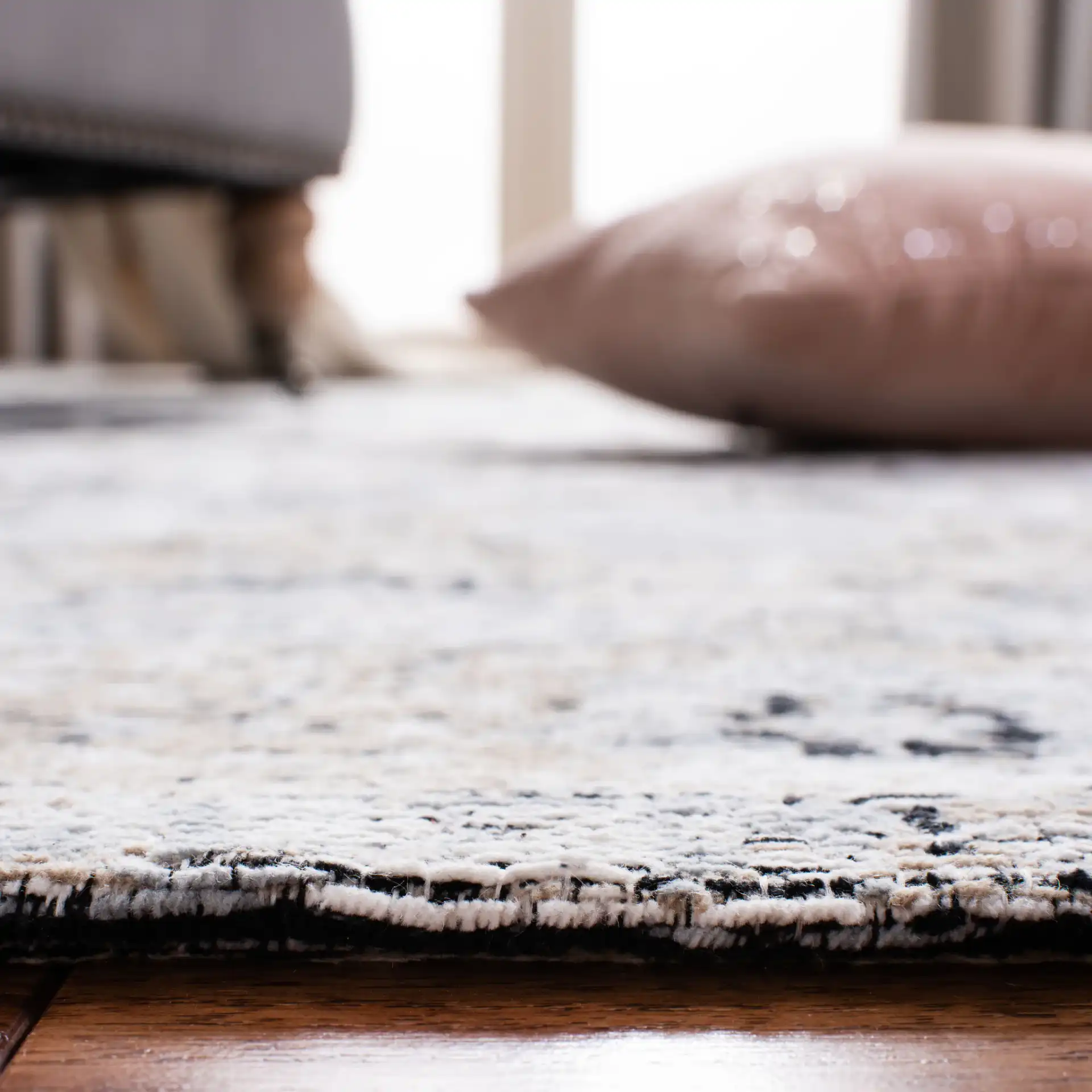 Classic Vintage Distressed Diamond Hand-Loomed Rug in Ivory / Silver in a styled room