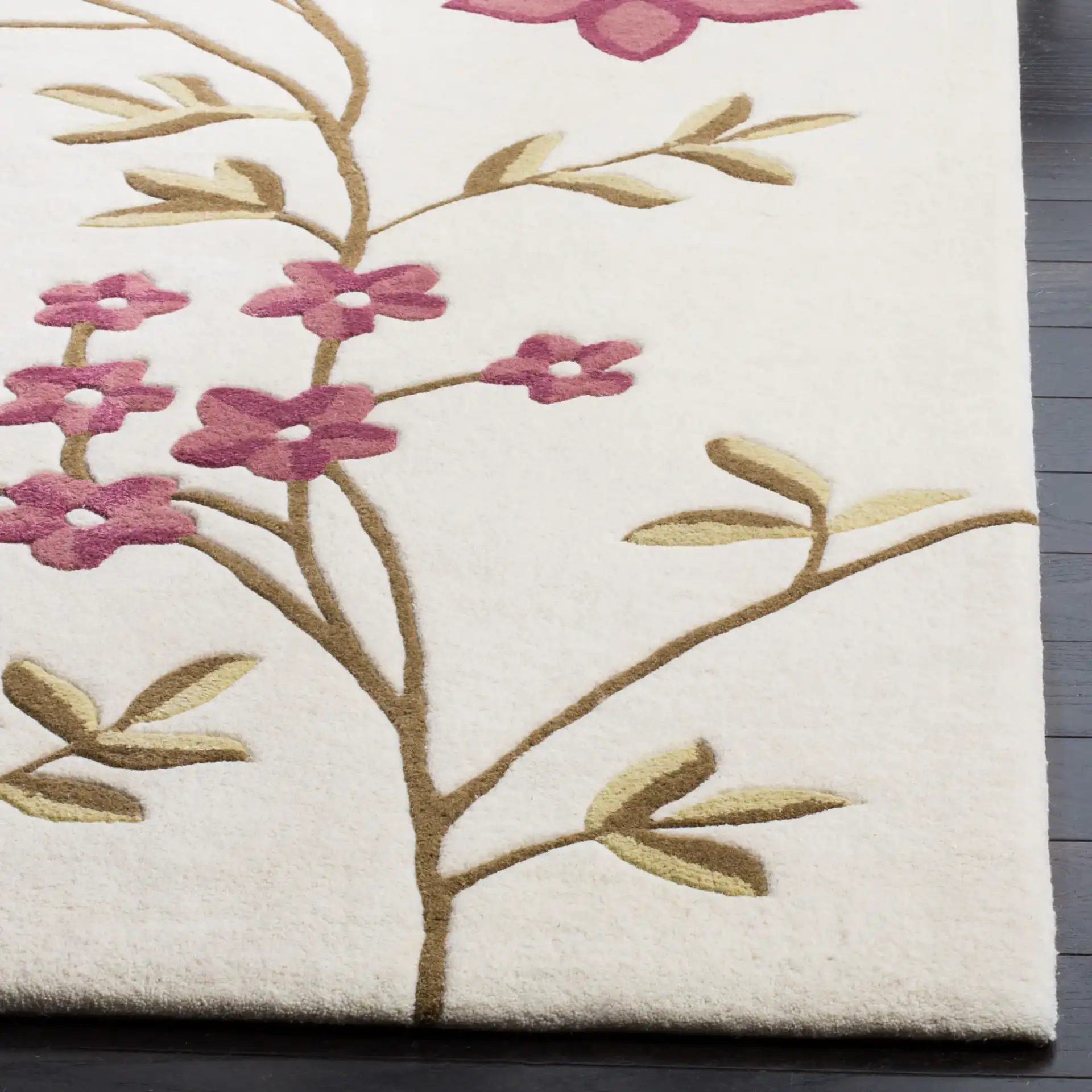 Capri Botanical Vine Hand-Tufted Wool Rug in Ivory / Purple in a styled room