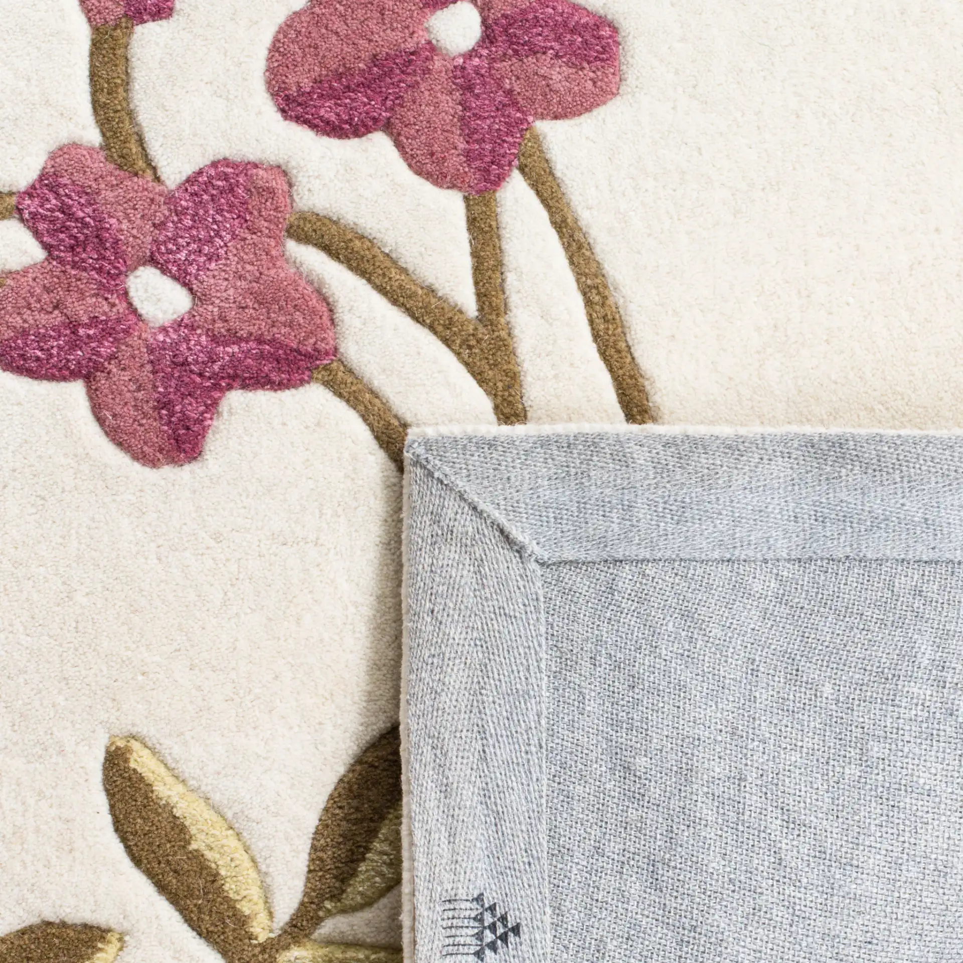 Capri Botanical Vine Hand-Tufted Wool Rug in Ivory / Purple in a styled room