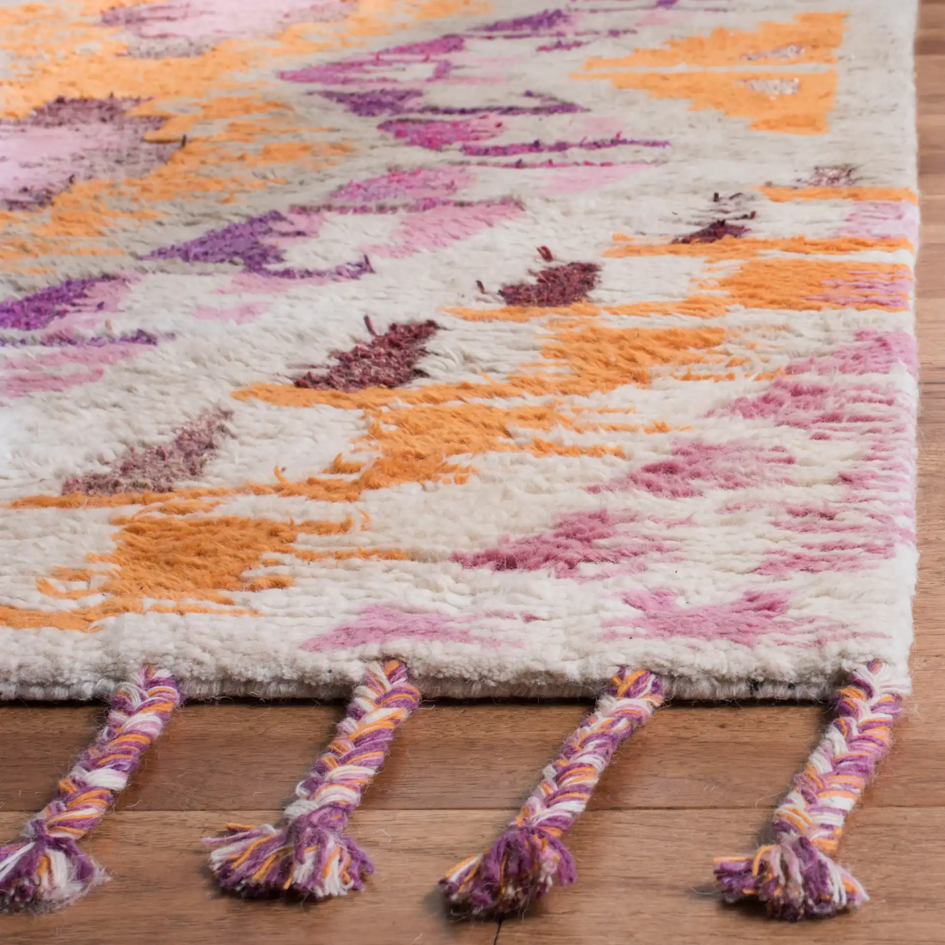 Casablanca Diamond Medallion Hand-Tufted Wool Blend Shag Rug in Ivory / Multicolor in a styled room