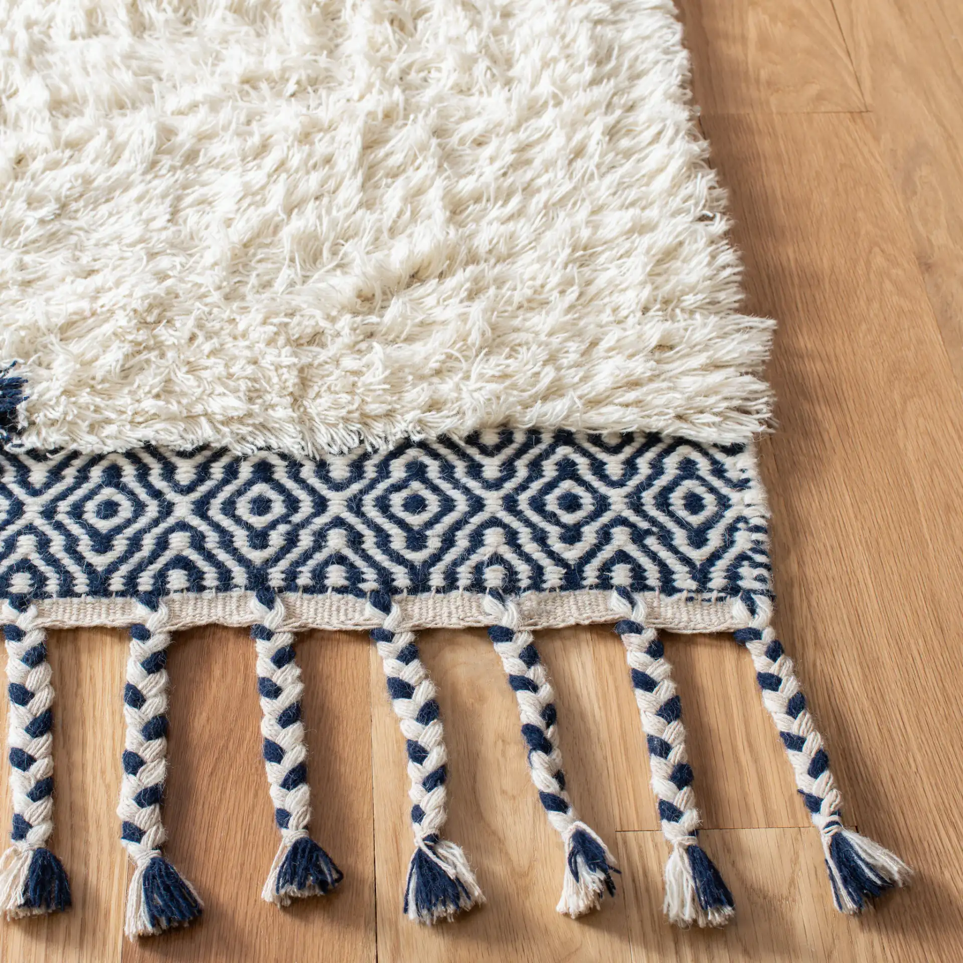 Casablanca Diamond Hand-Woven Shag Wool Rug in Ivory / Navy in a styled room