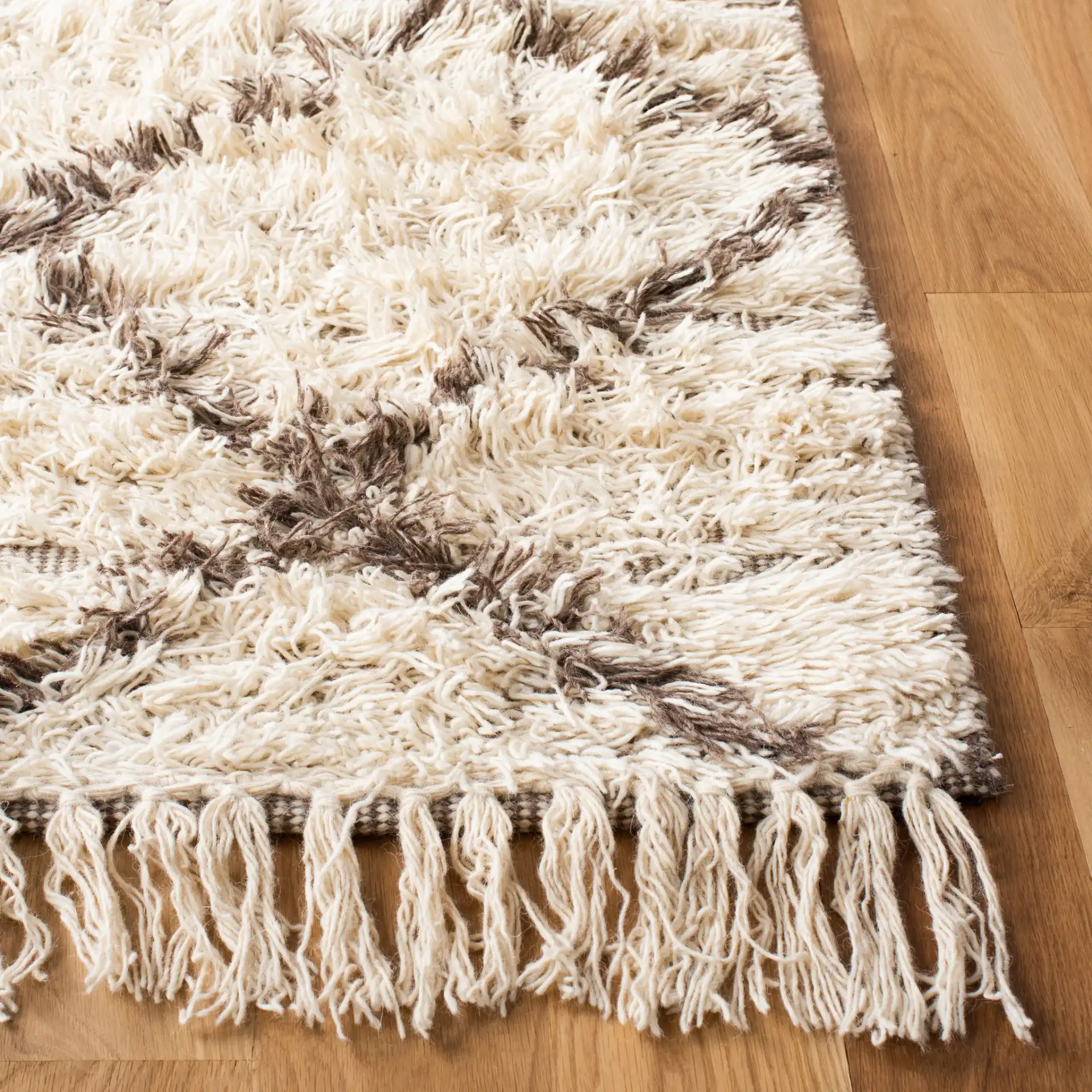 Casablanca Diamond Trellis Hand-Woven Shag Rug in Ivory / Taupe in a styled room