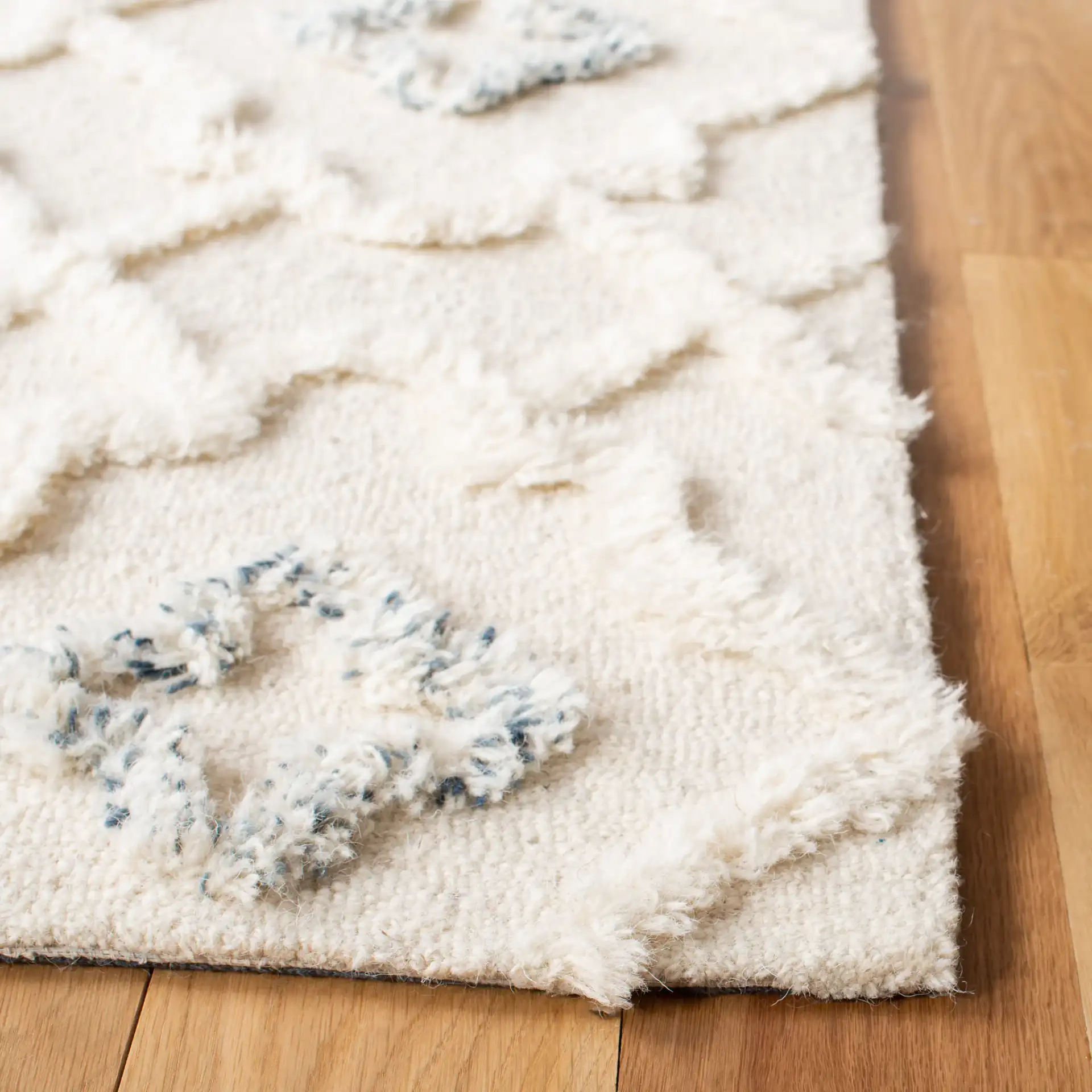 Casablanca Trellis Hand-Tufted Wool Rug in Ivory in a styled room