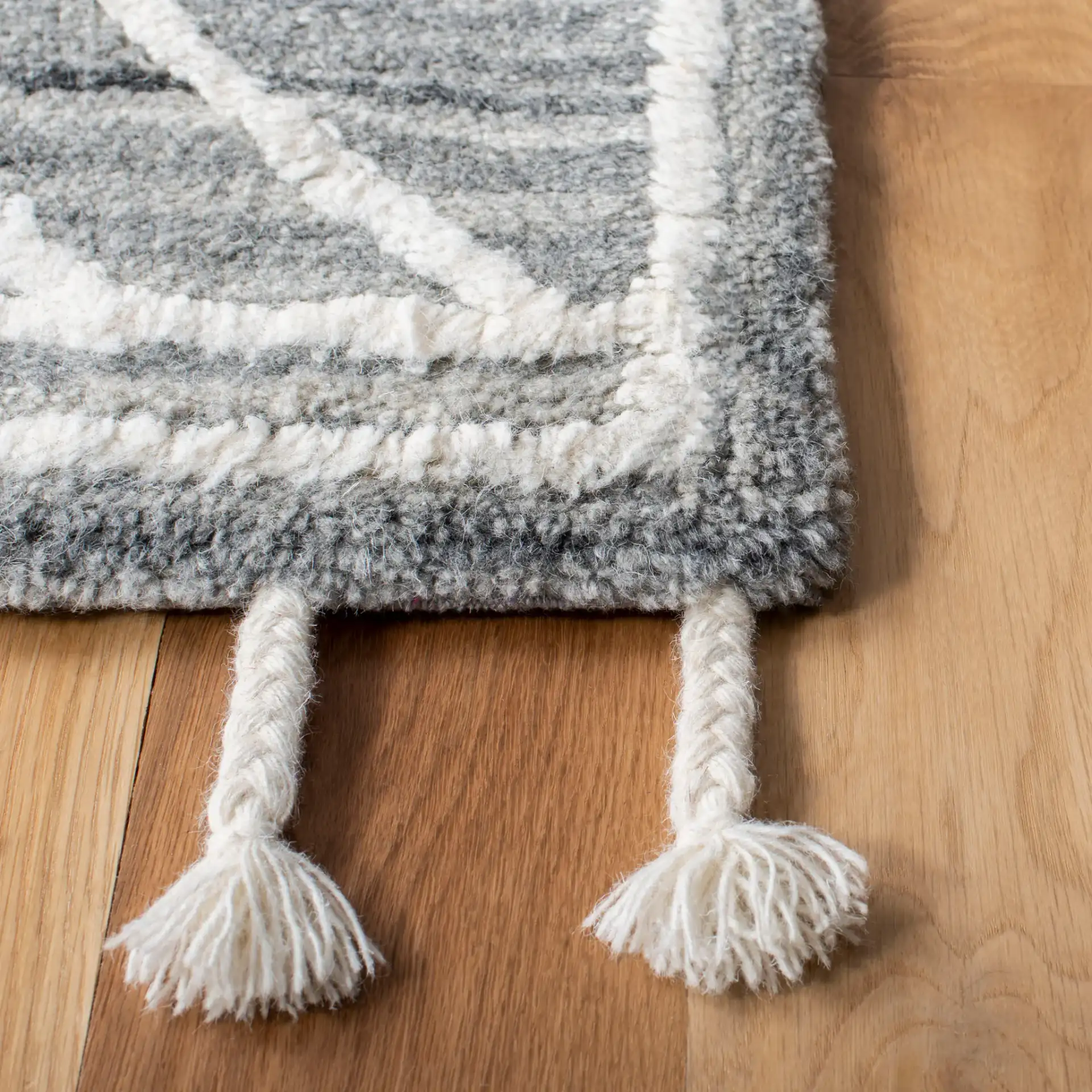 Casablanca Concentric Diamond Hand-Tufted Wool Rug in Gray / Ivory in a styled room