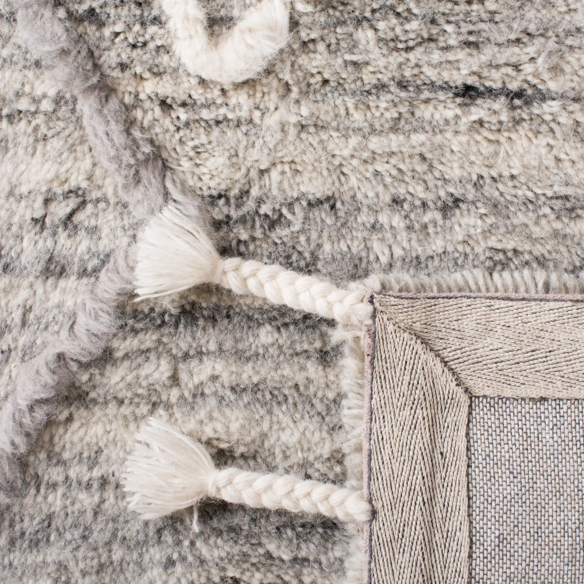 Casablanca Abrash Floating Diamond Hand-Tufted Wool Rug in Gray / Ivory in a styled room