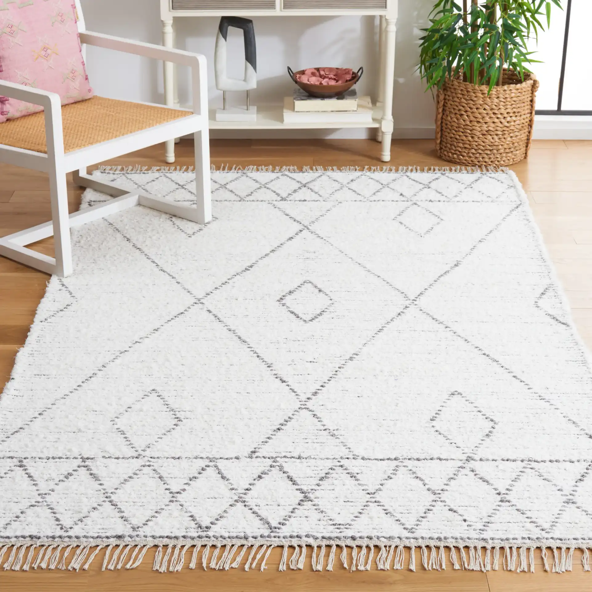 Casablanca Diamond Lattice Hand-Woven Cotton Rug in Ivory / Gray in a styled room