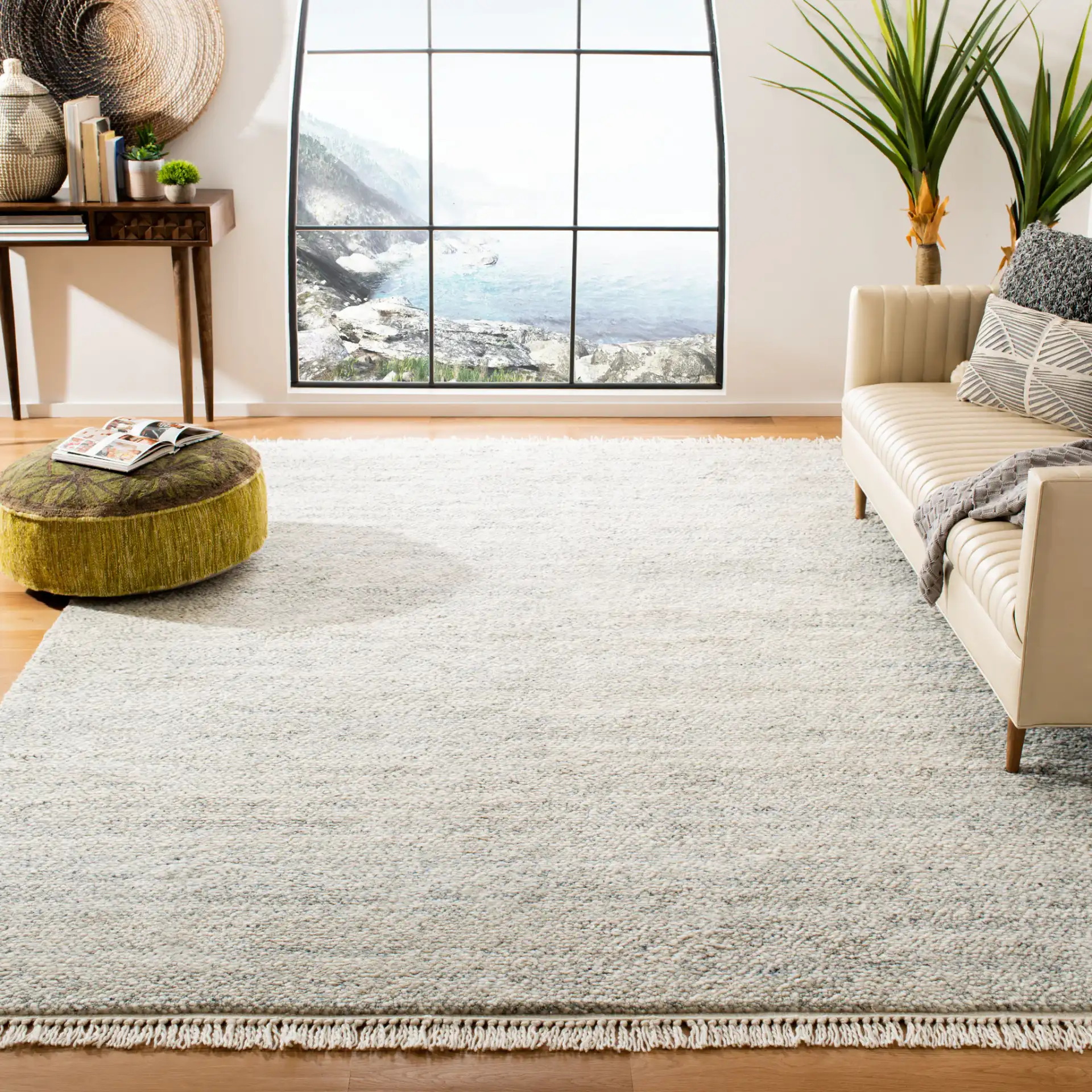 Casablanca Textured Solid Hand-Knotted Wool Rug in Gray