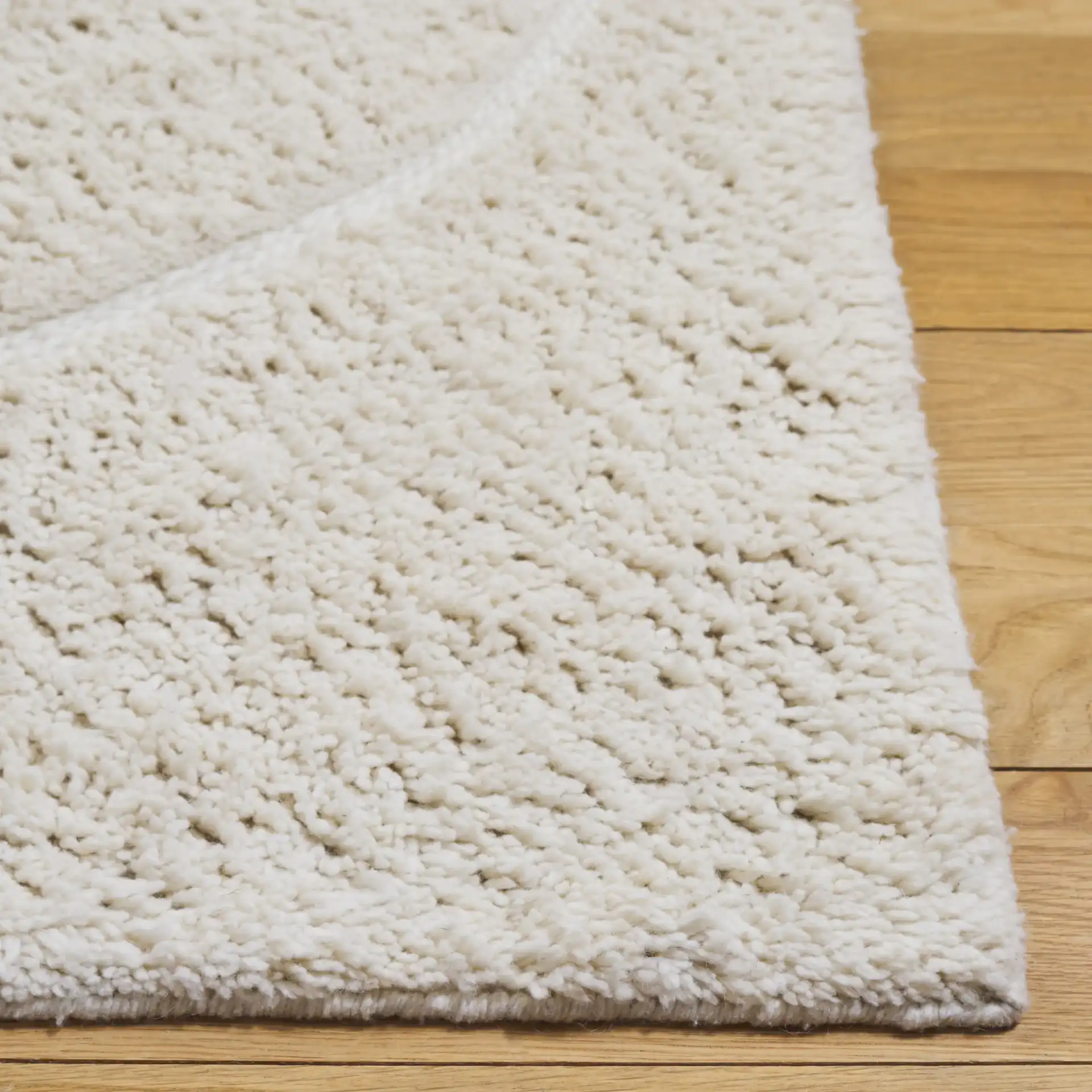 Casablanca Carved Wave Hand-Tufted Wool Rug in Ivory in a styled room