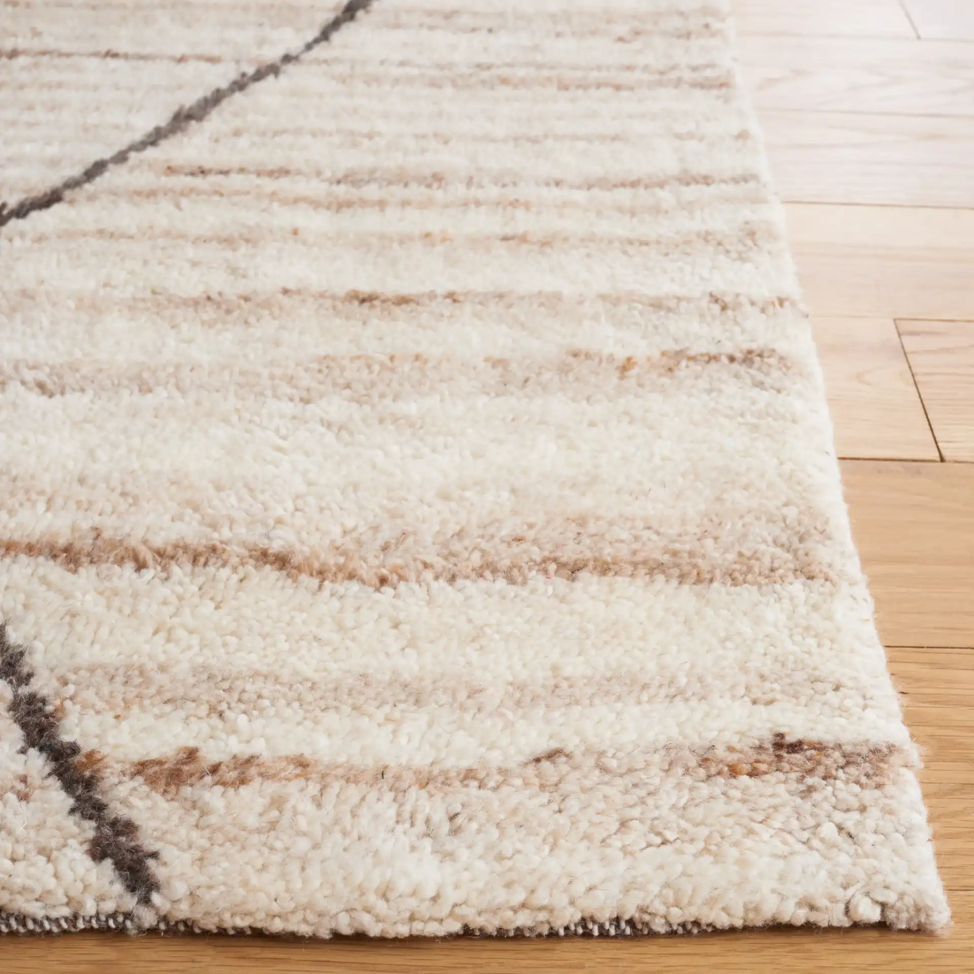Casablanca Diamond Trellis Hand-Woven Wool Rug in Beige in a styled room